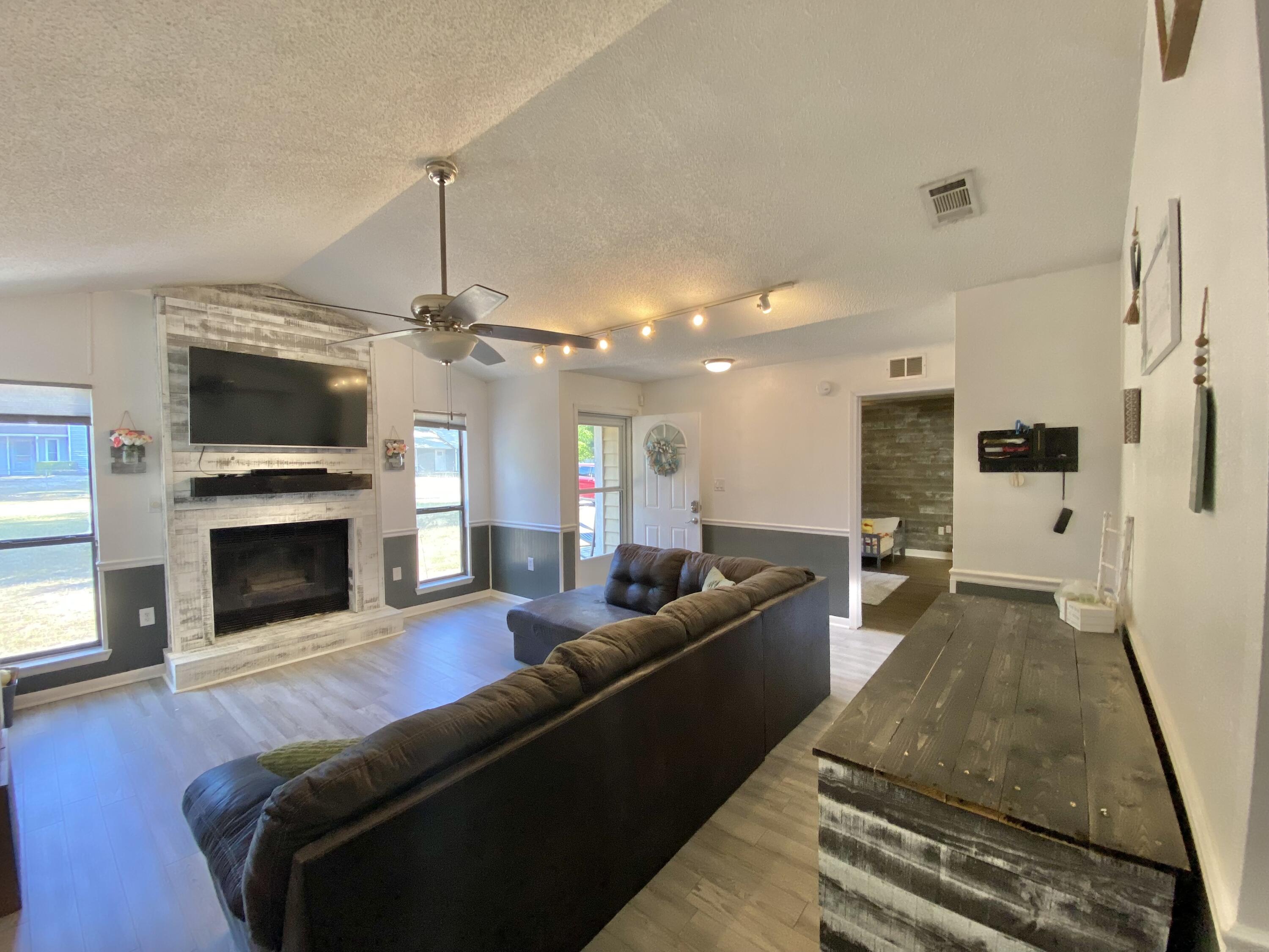 COUNTRY OAKS ESTATES PH 2 - Residential