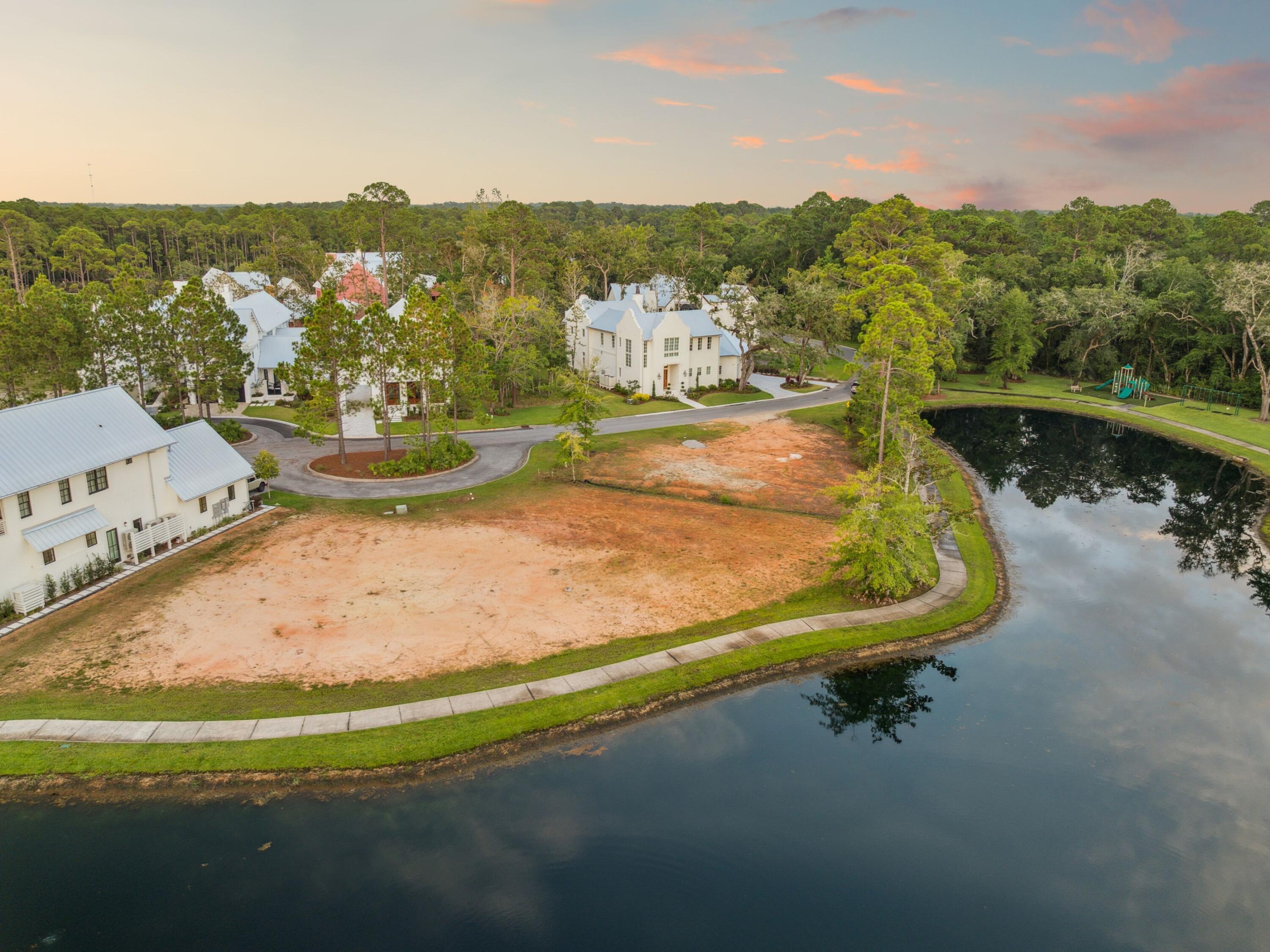 CHURCHILL OAKS - Land