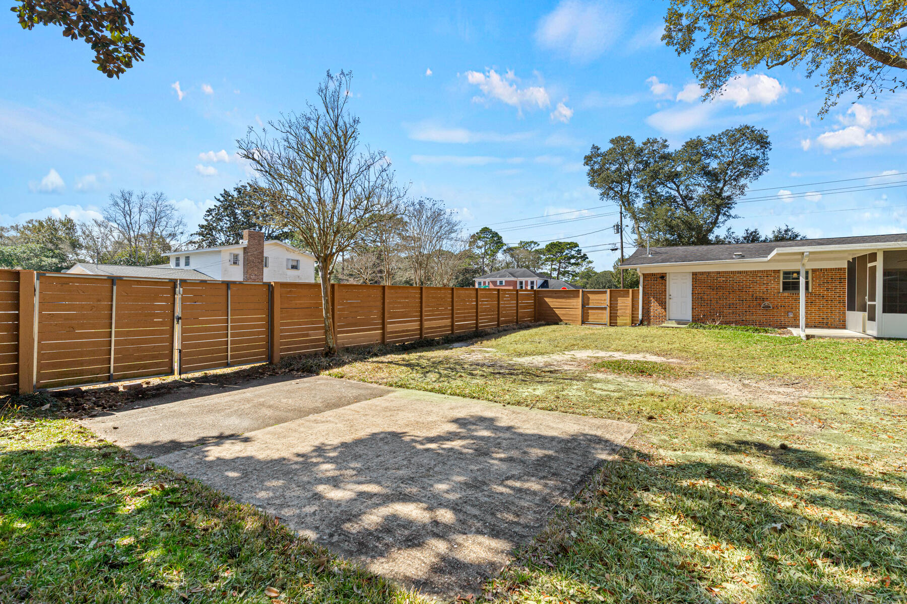 COUNTRY CLUB ESTATES - KENWOOD - Residential