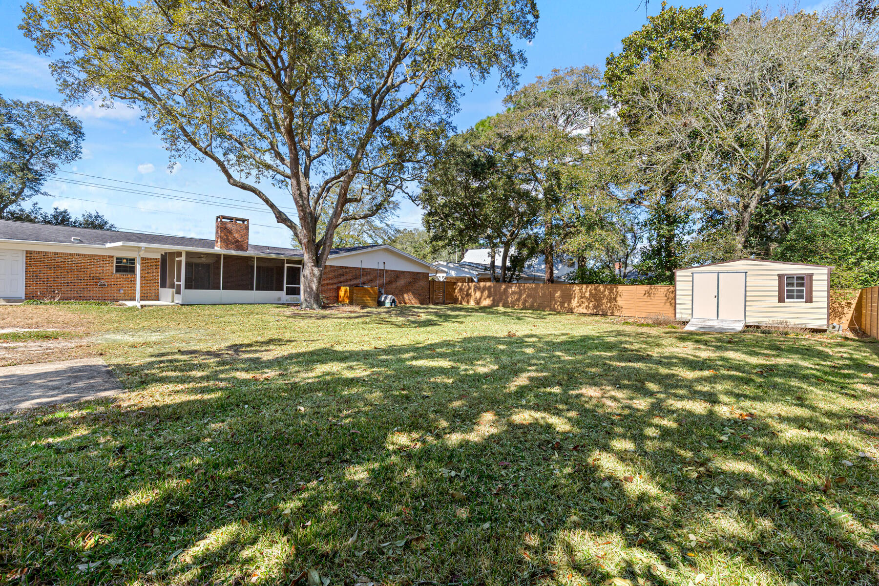 COUNTRY CLUB ESTATES - KENWOOD - Residential