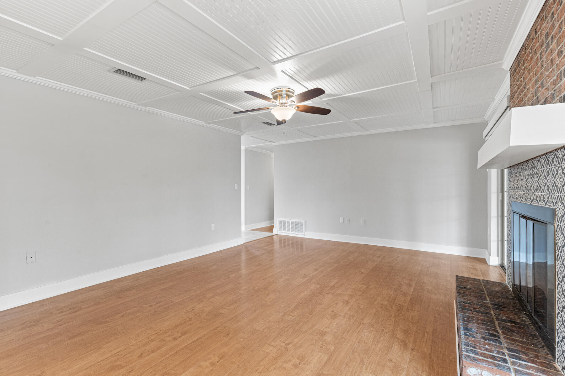 COUNTRY CLUB ESTATES - KENWOOD - Residential