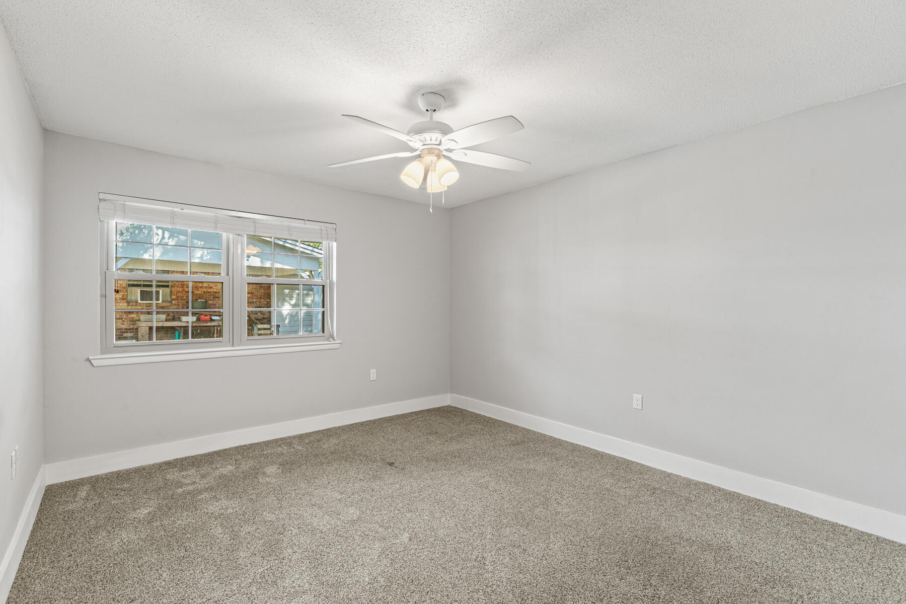 COUNTRY CLUB ESTATES - KENWOOD - Residential