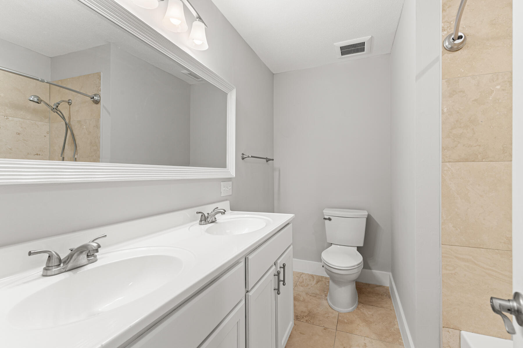 COUNTRY CLUB ESTATES - KENWOOD - Residential