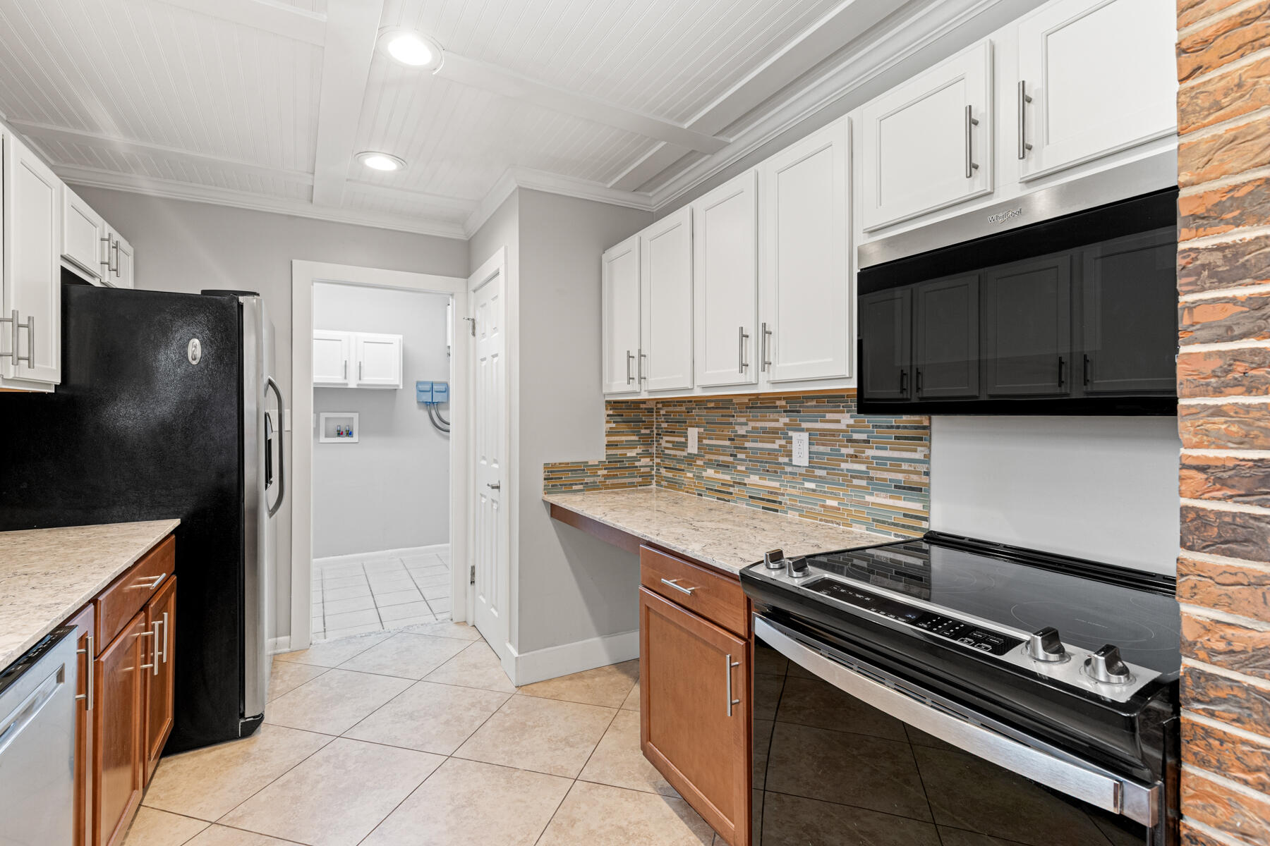 COUNTRY CLUB ESTATES - KENWOOD - Residential