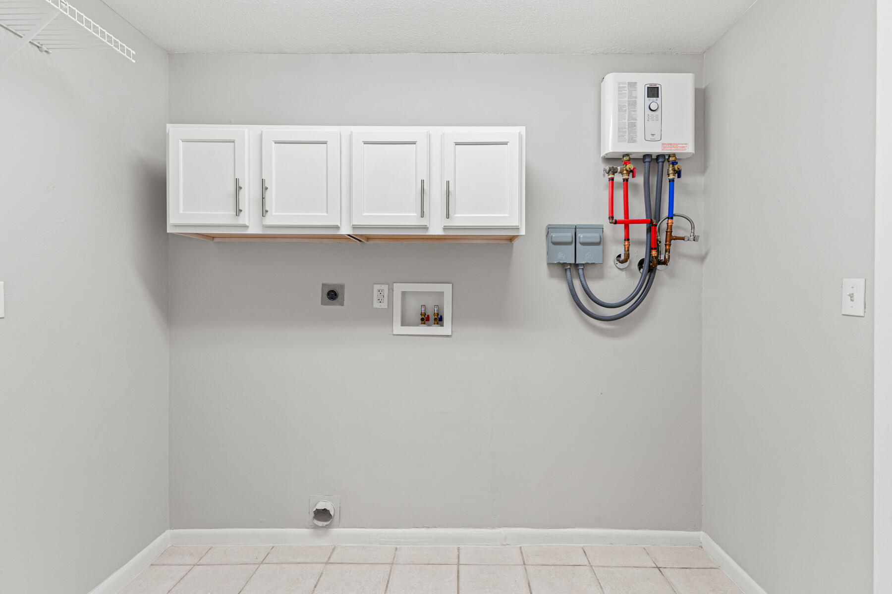 COUNTRY CLUB ESTATES - KENWOOD - Residential