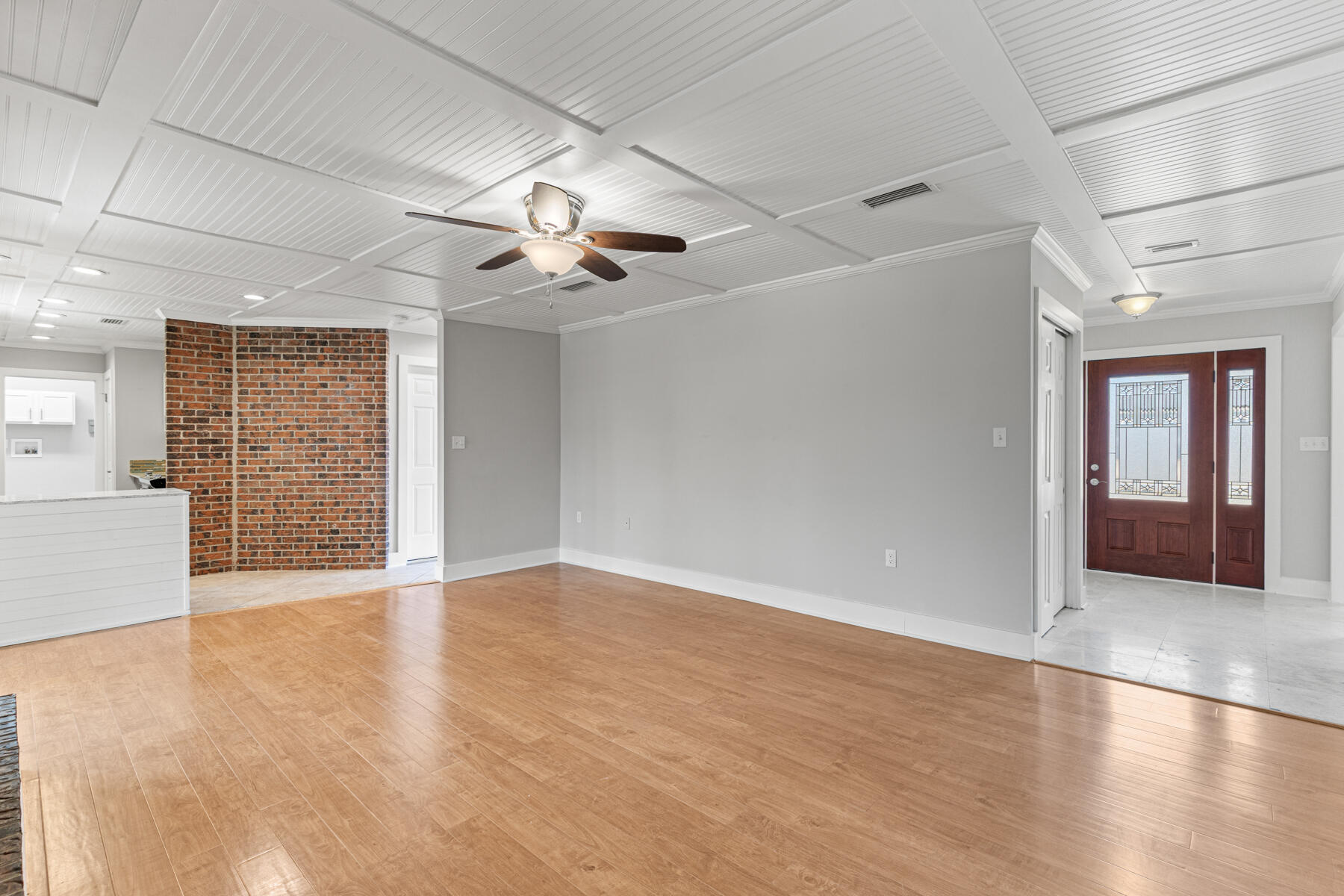 COUNTRY CLUB ESTATES - KENWOOD - Residential