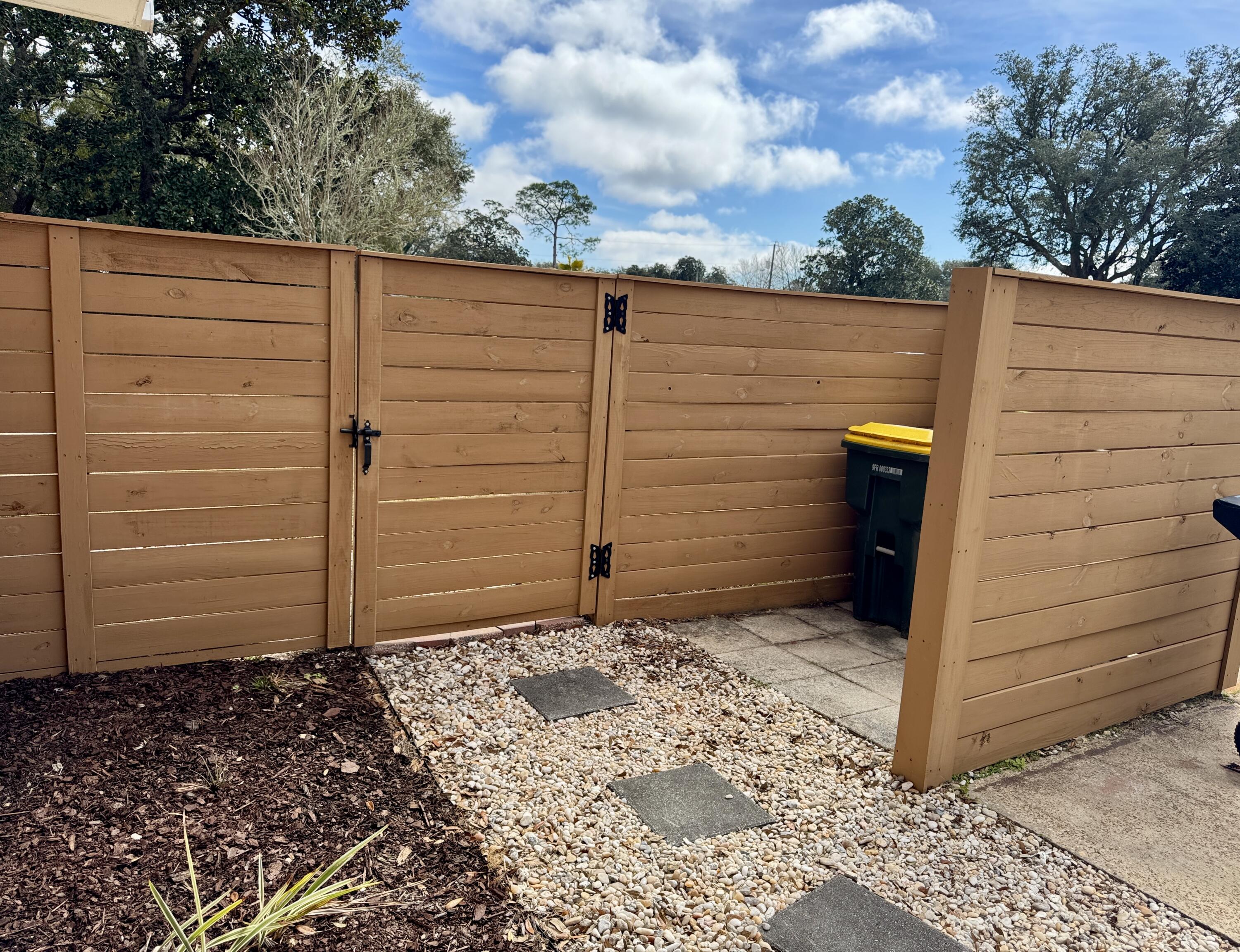 COUNTRY CLUB ESTATES - KENWOOD - Residential