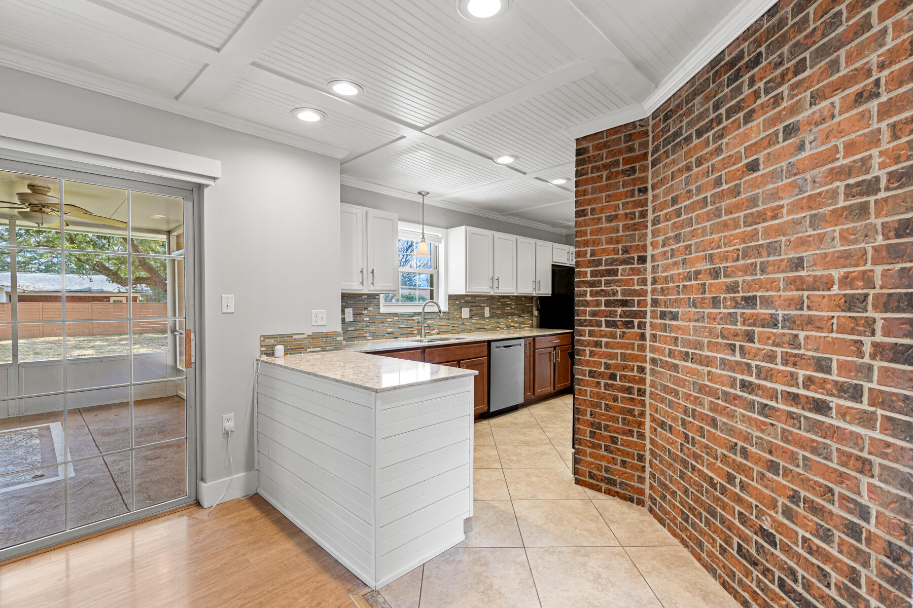 COUNTRY CLUB ESTATES - KENWOOD - Residential