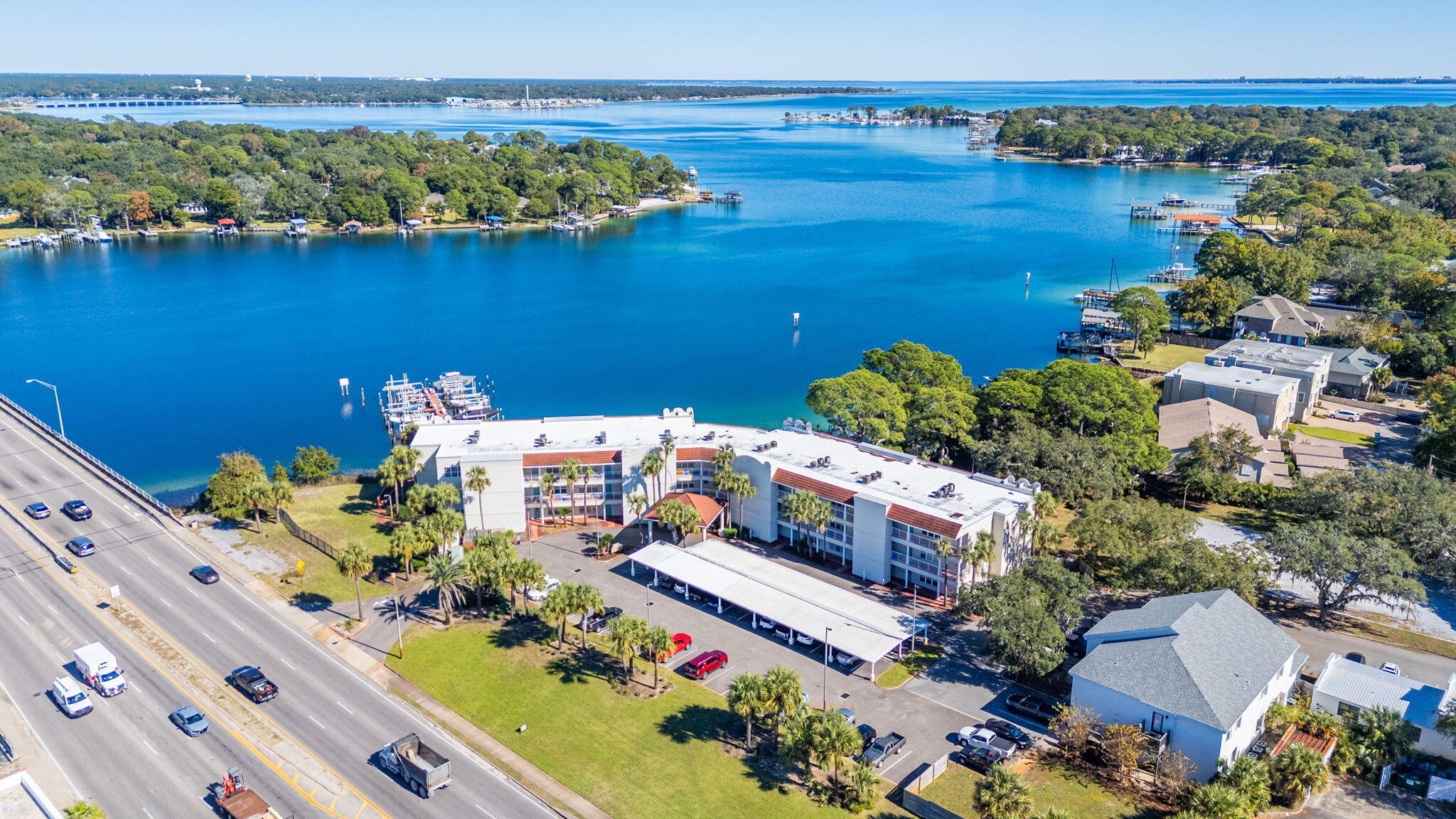 LAGUNA LANDING - Residential