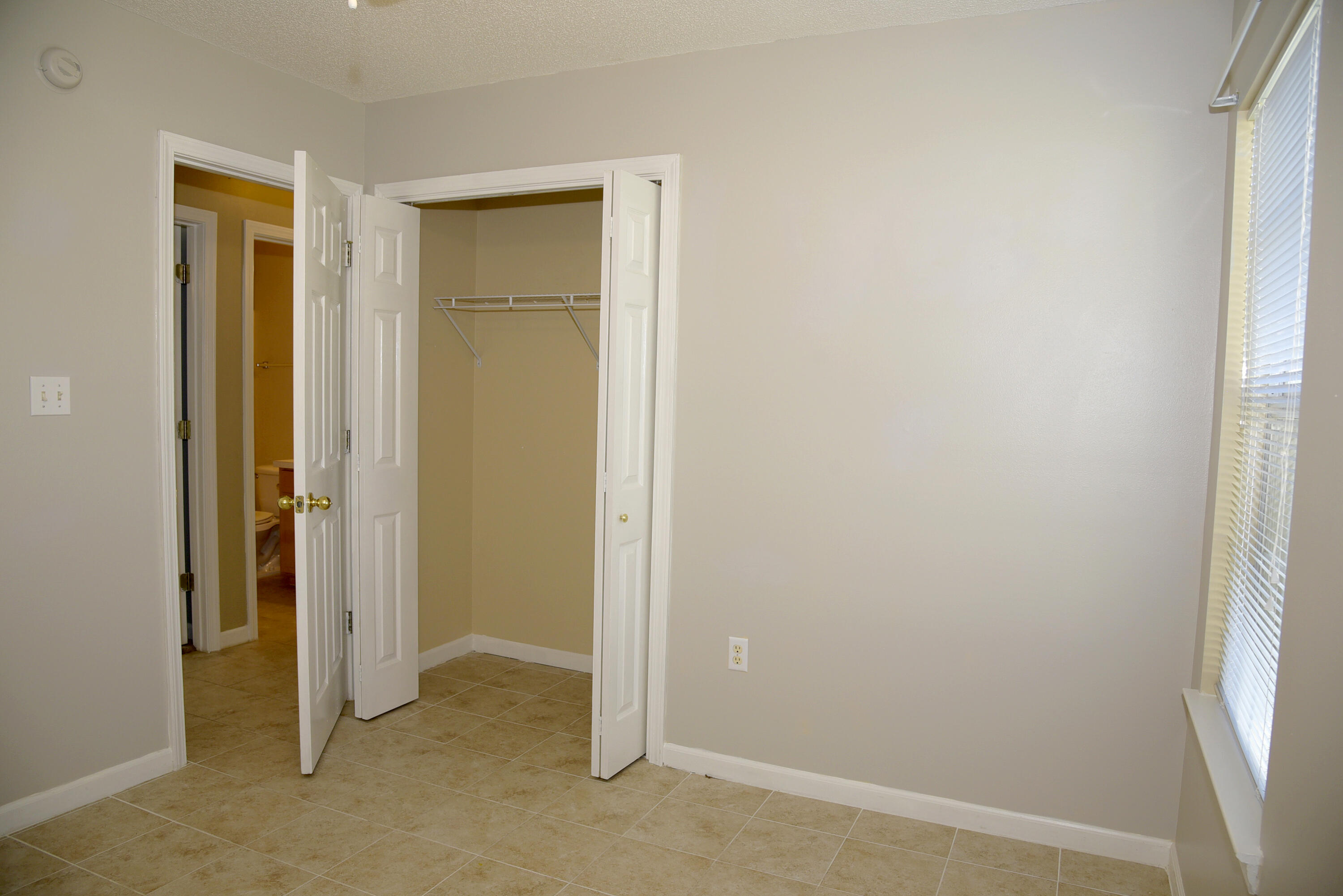 CREEKSIDE - Residential Lease