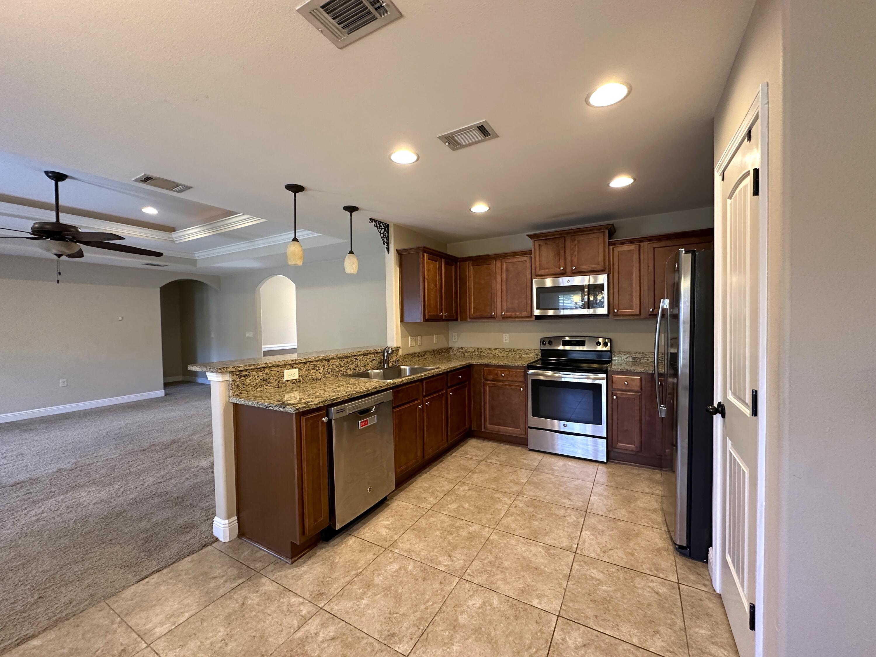 TRAILWOOD ESTATES - Residential Lease