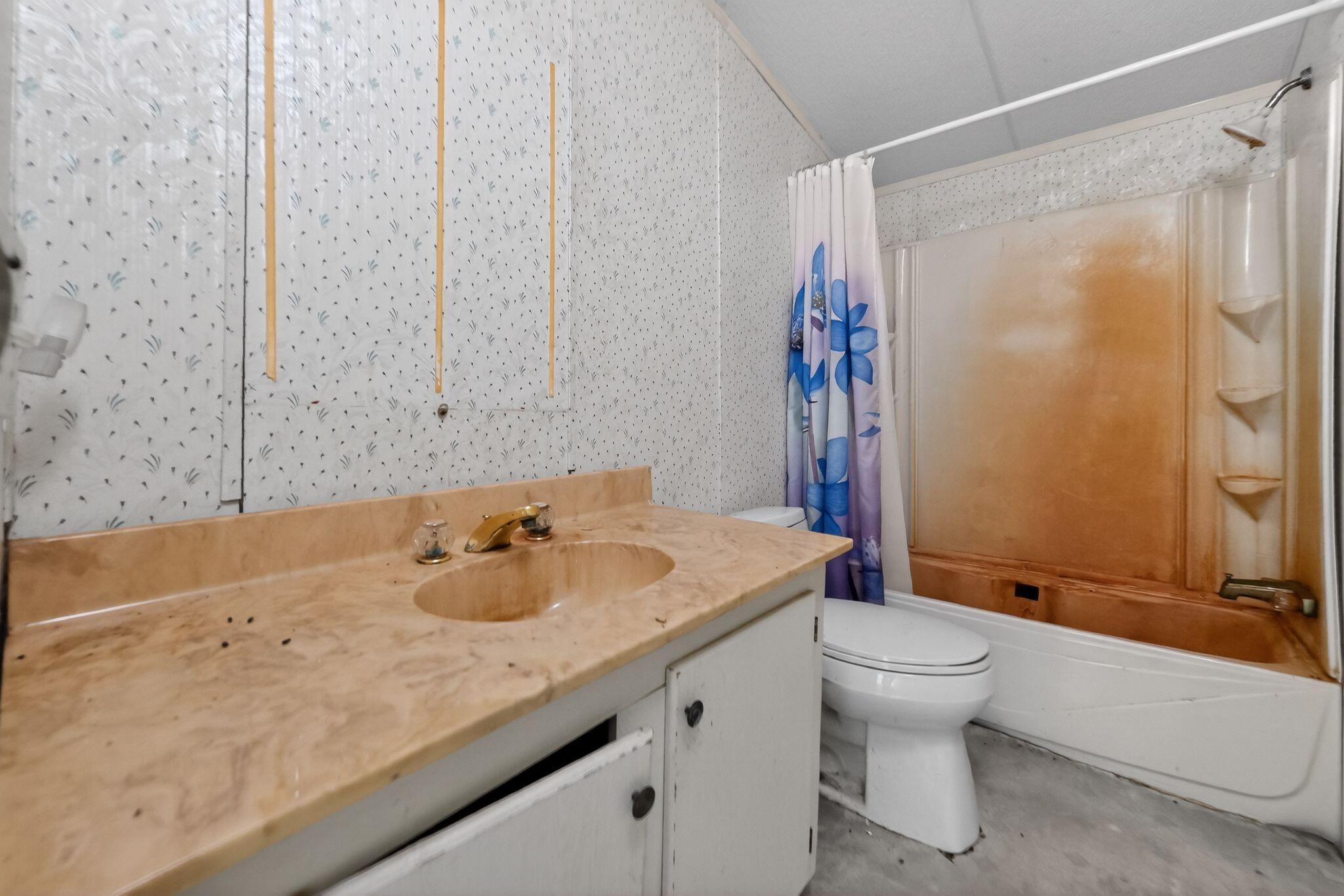 NO RECORDED SUBDIVISION - Residential