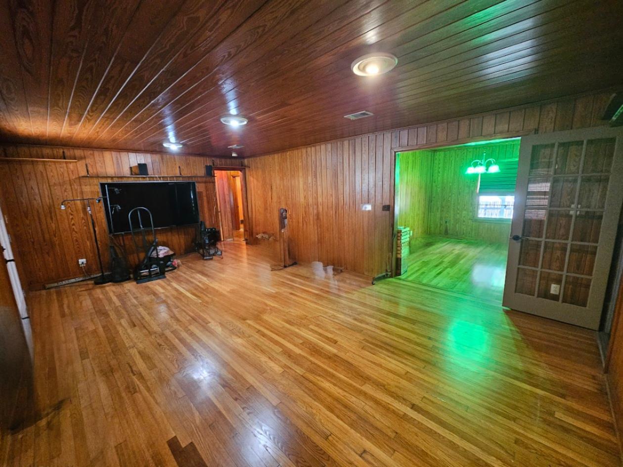 METES & BOUNDS - Residential