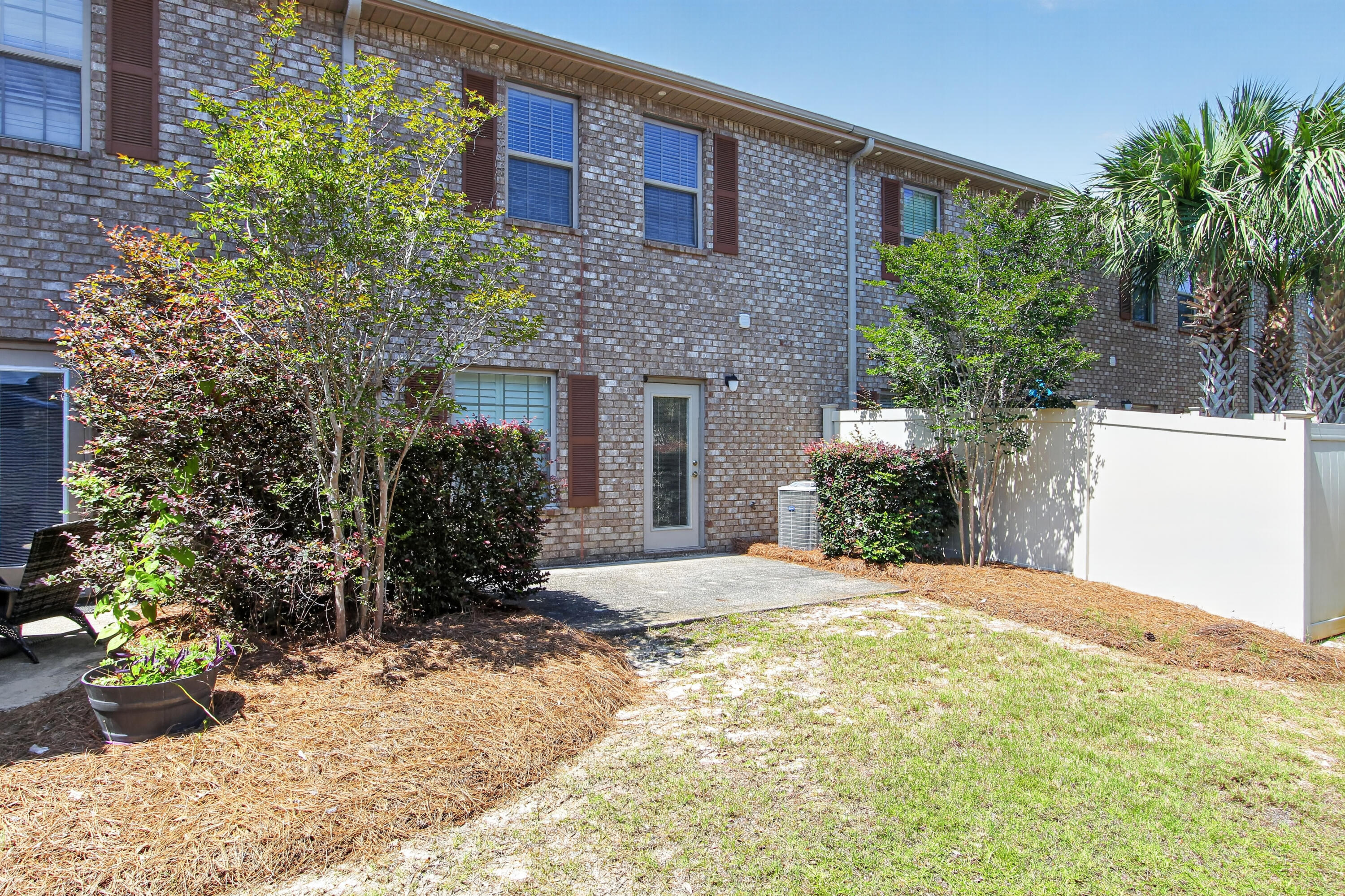 RESERVE POINTE - Residential Lease
