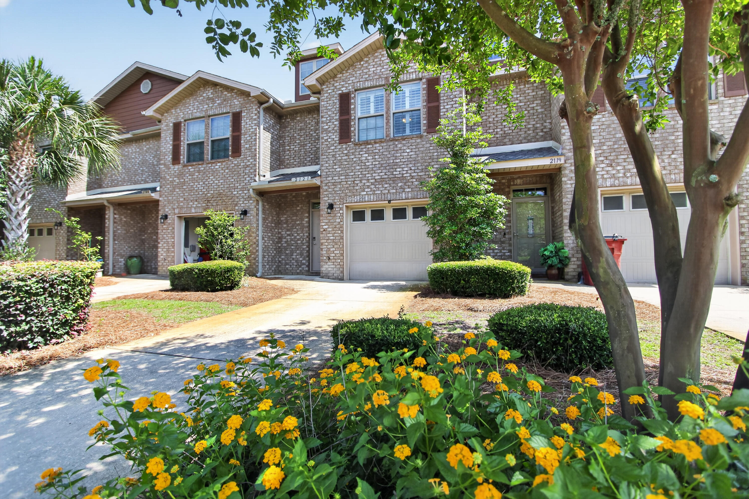 RESERVE POINTE - Residential Lease