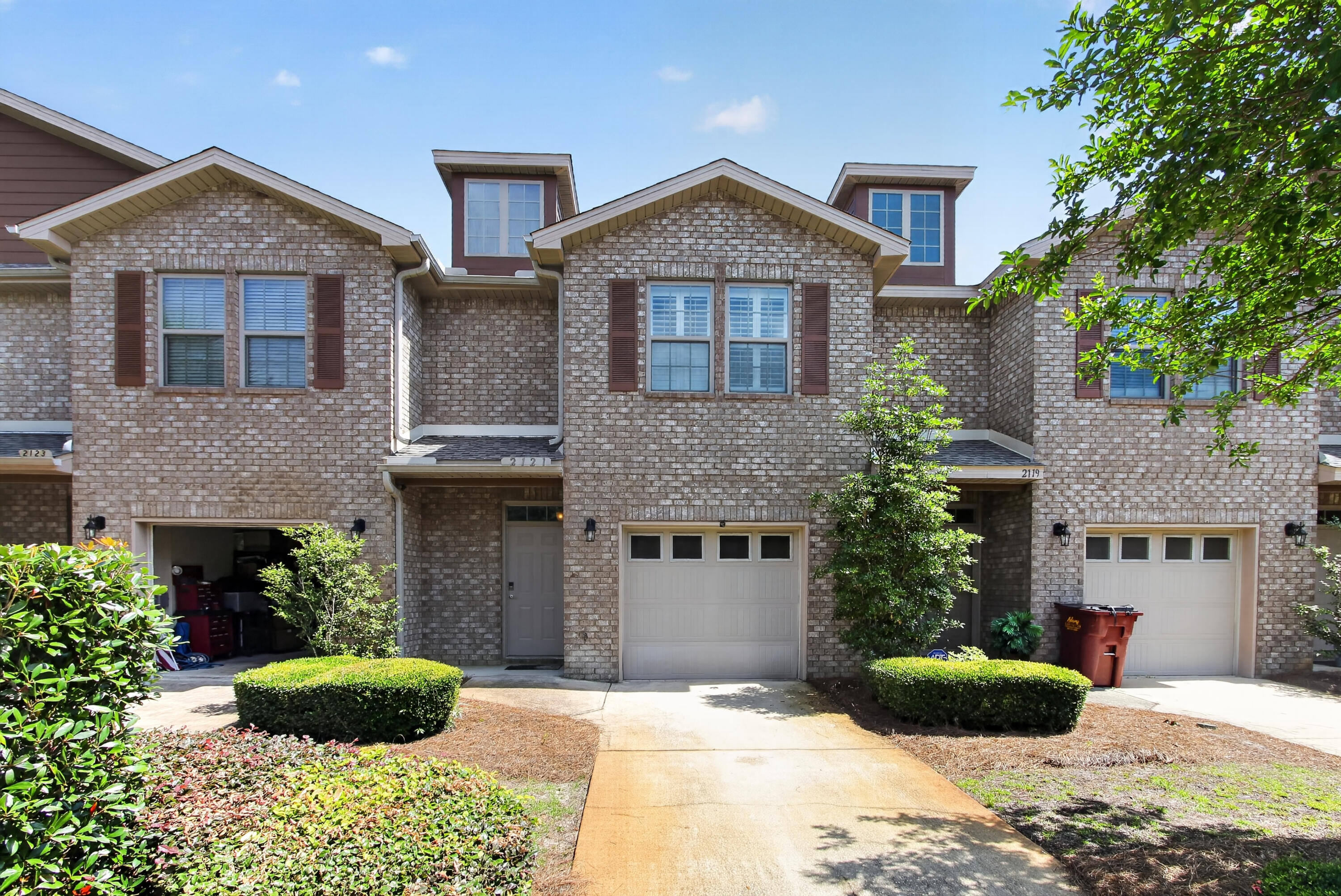 RESERVE POINTE - Residential Lease