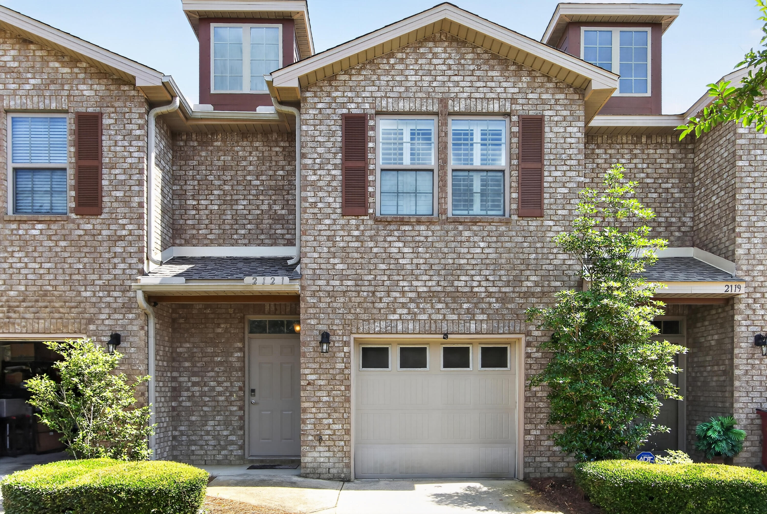 RESERVE POINTE - Residential Lease