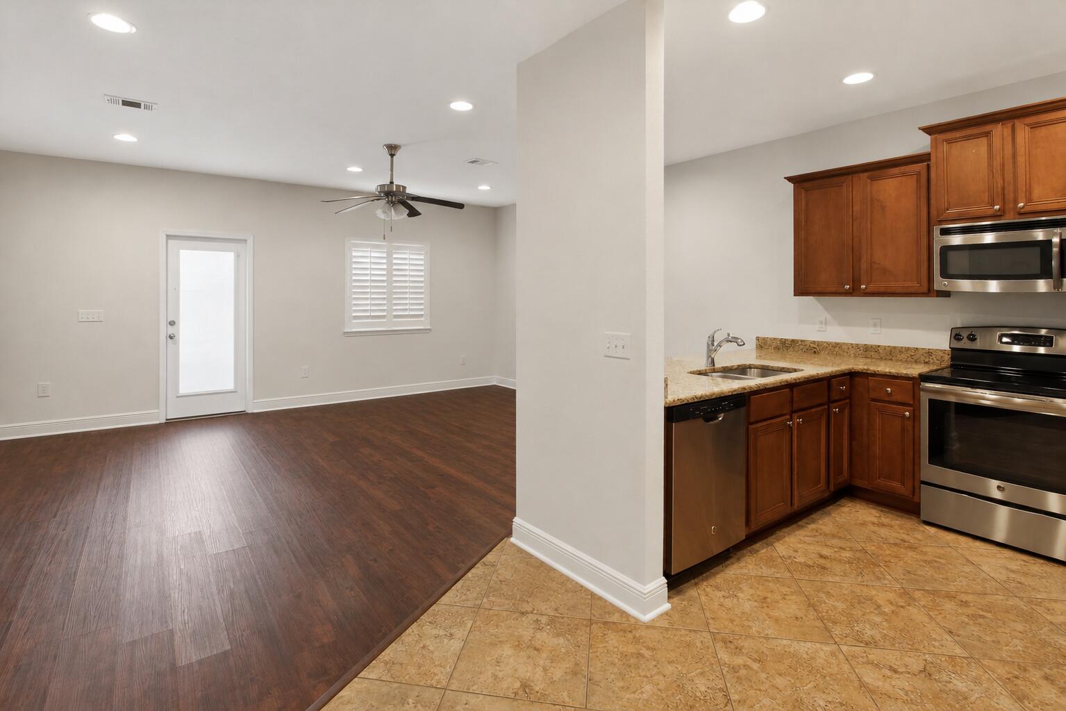 RESERVE POINTE - Residential Lease