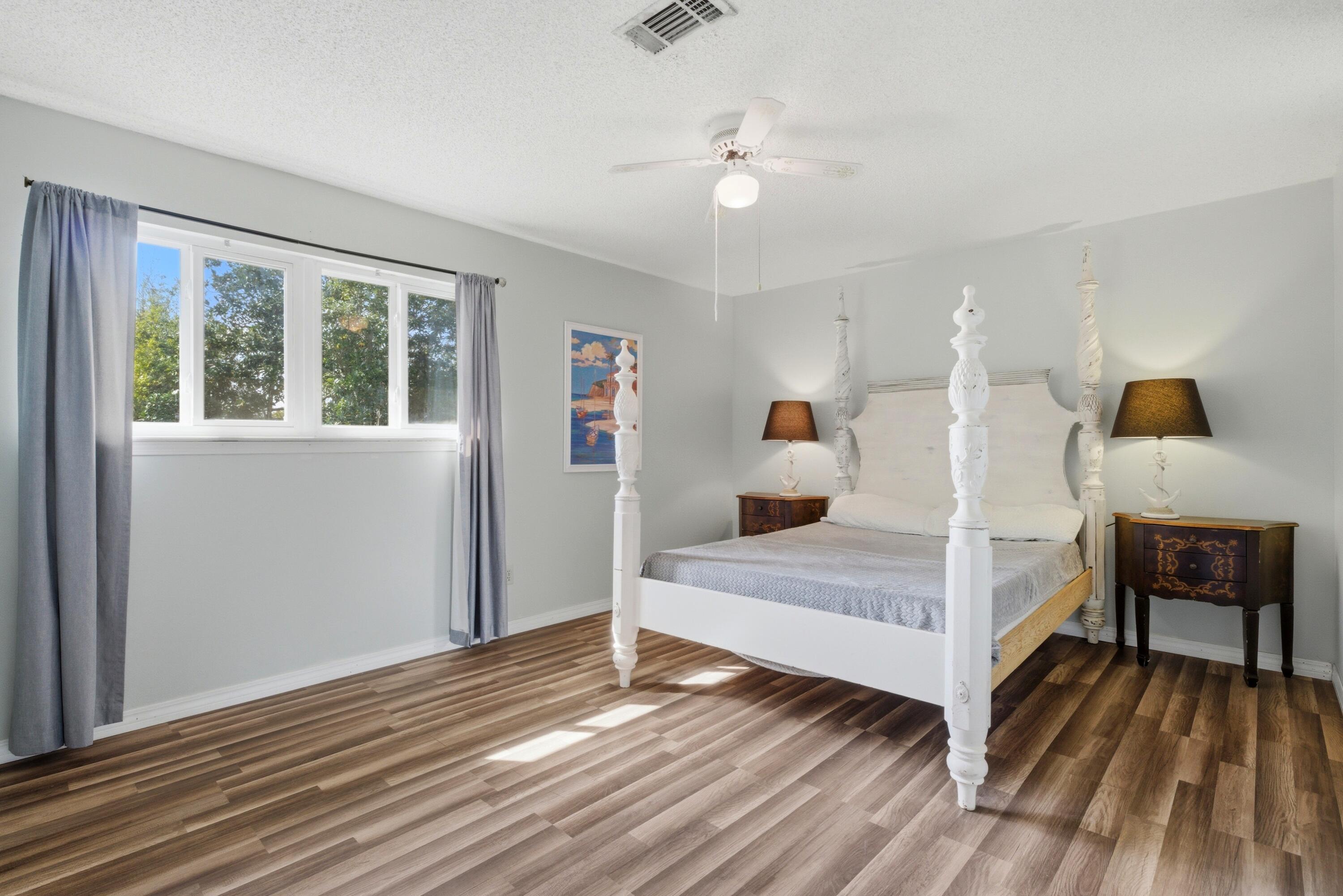 SANTA ROSA SHORES - Residential