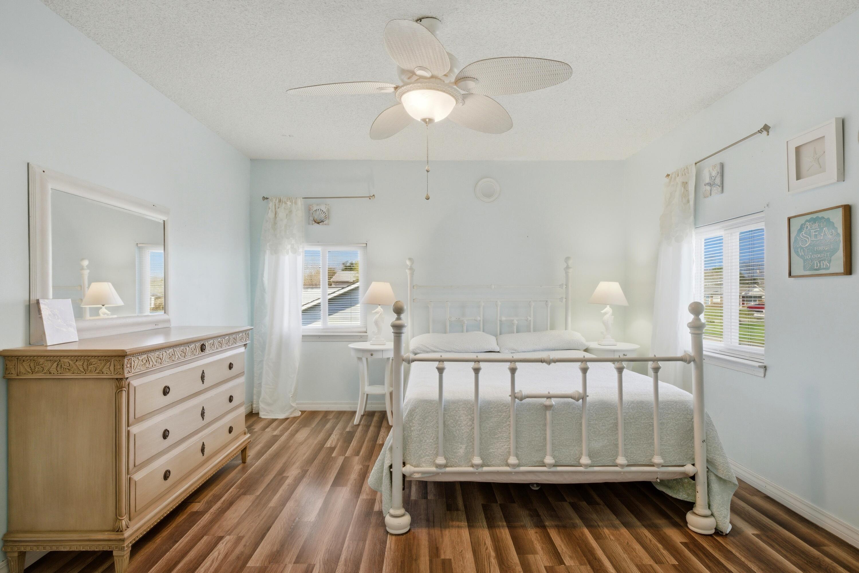 SANTA ROSA SHORES - Residential