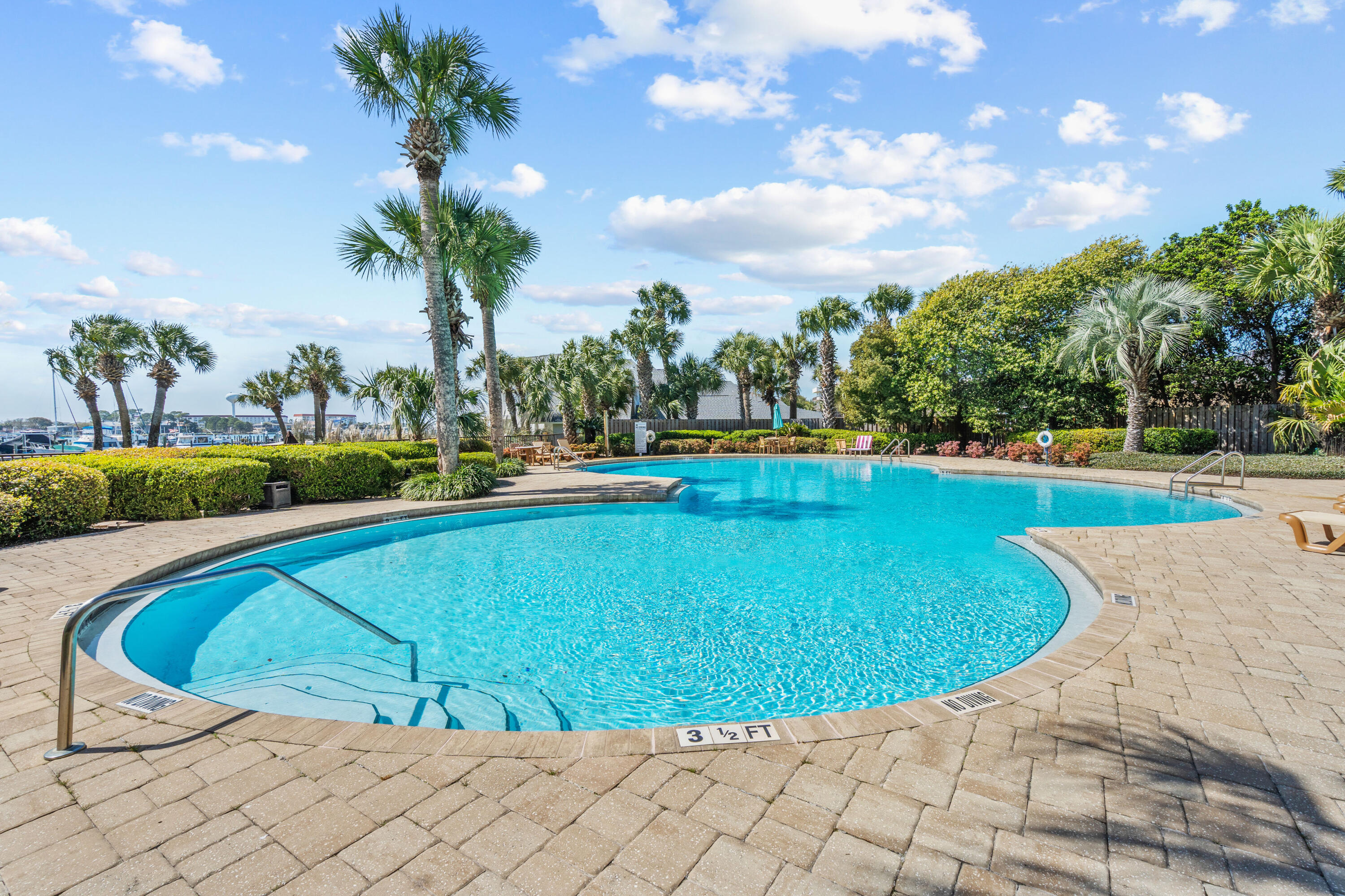 PIRATES BAY PH 1 - Residential