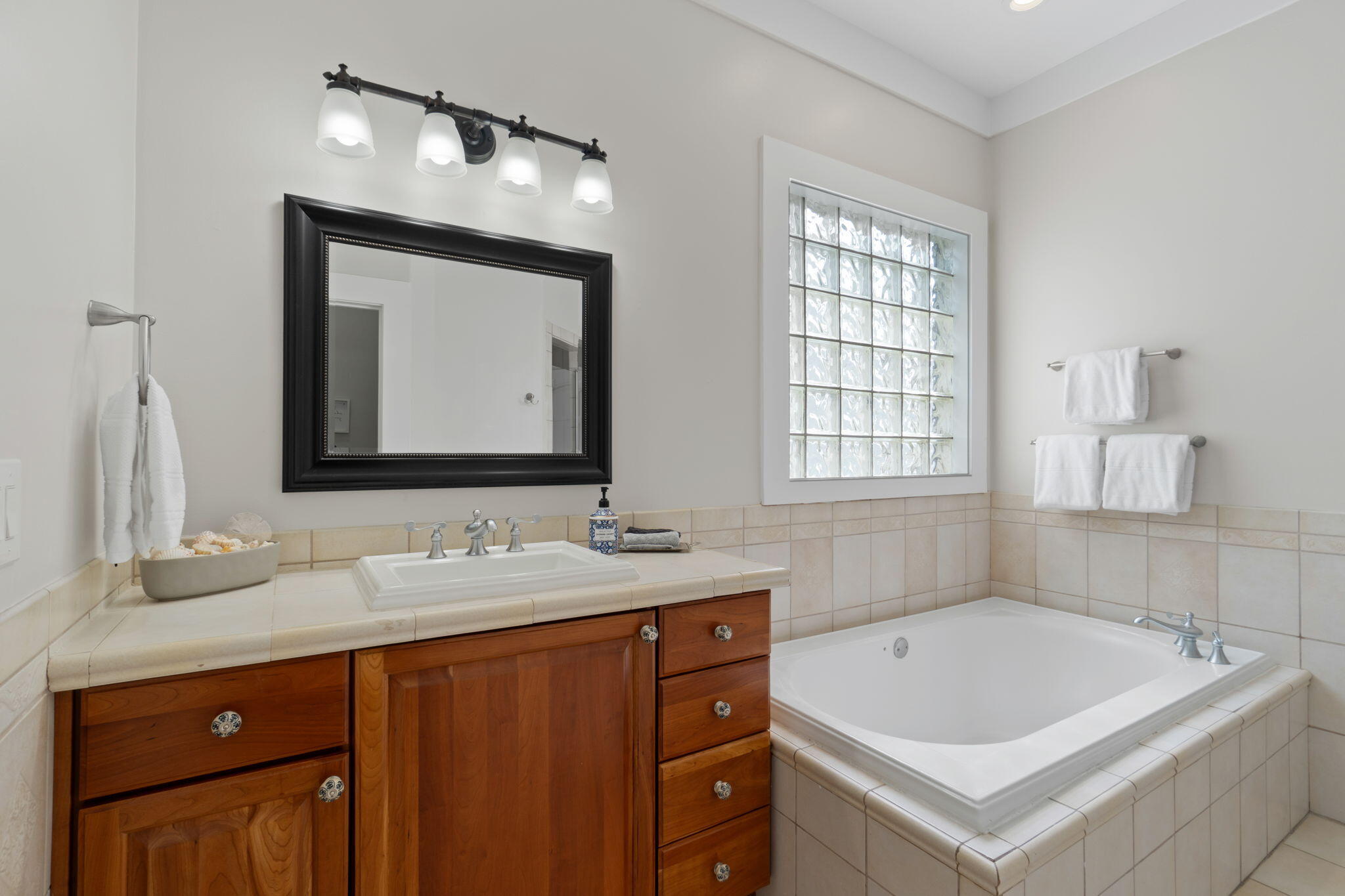 SAILMAKER COVE - Residential