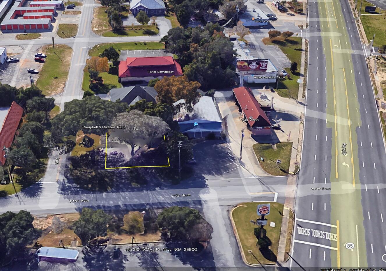 Main image without alt text