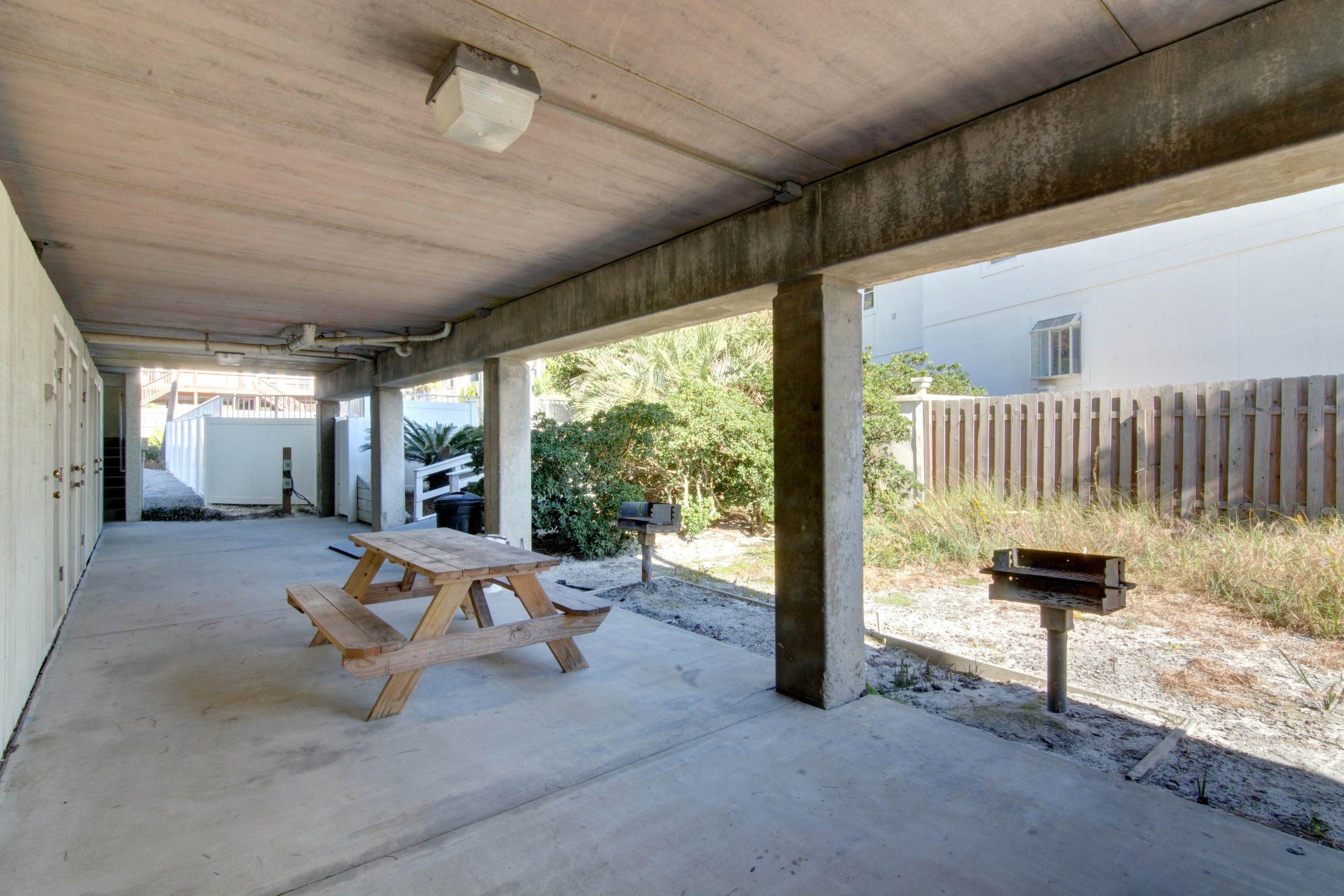 COMMODORE'S RETREAT LIMITED CONDO - Residential