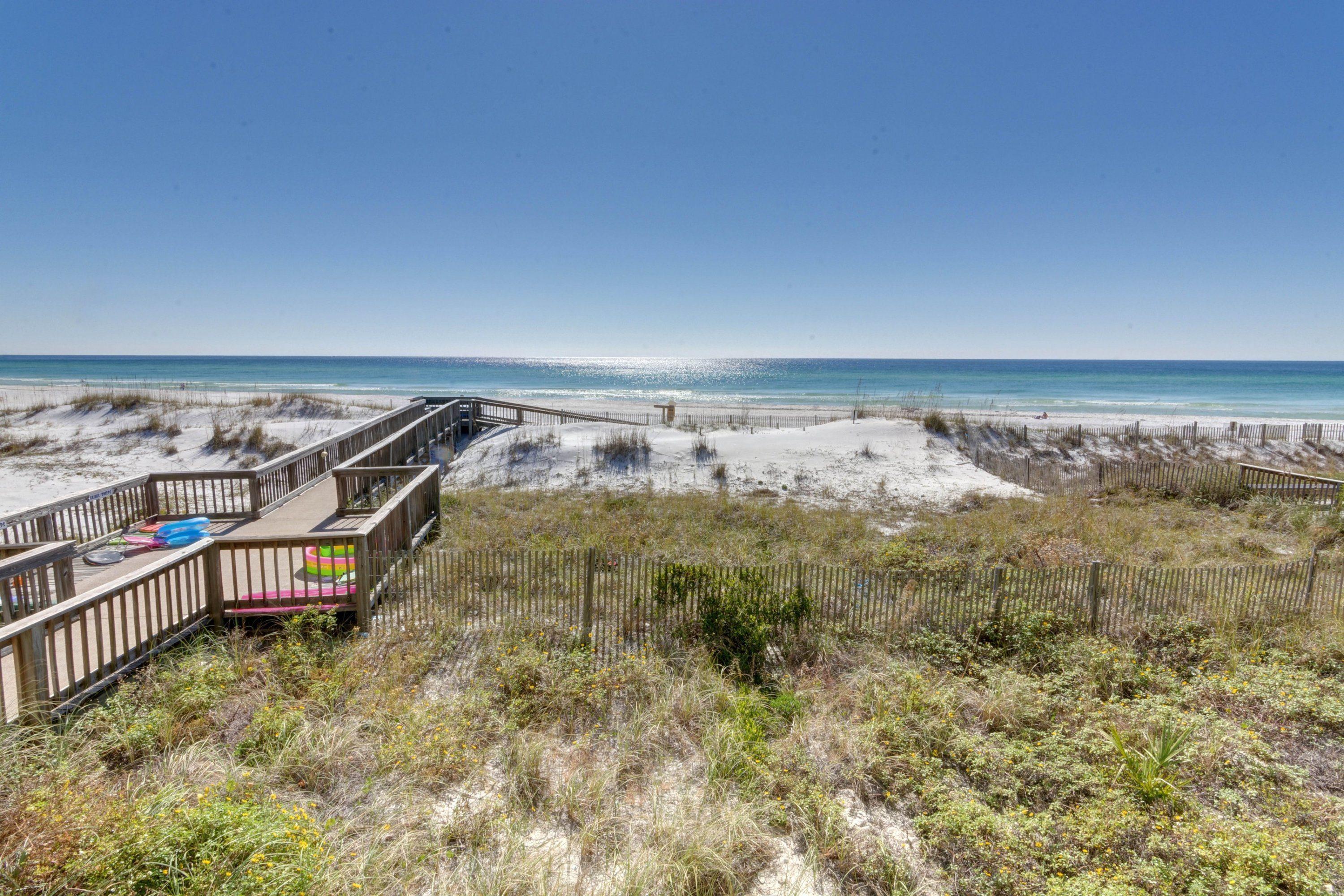 COMMODORE'S RETREAT LIMITED CONDO - Residential