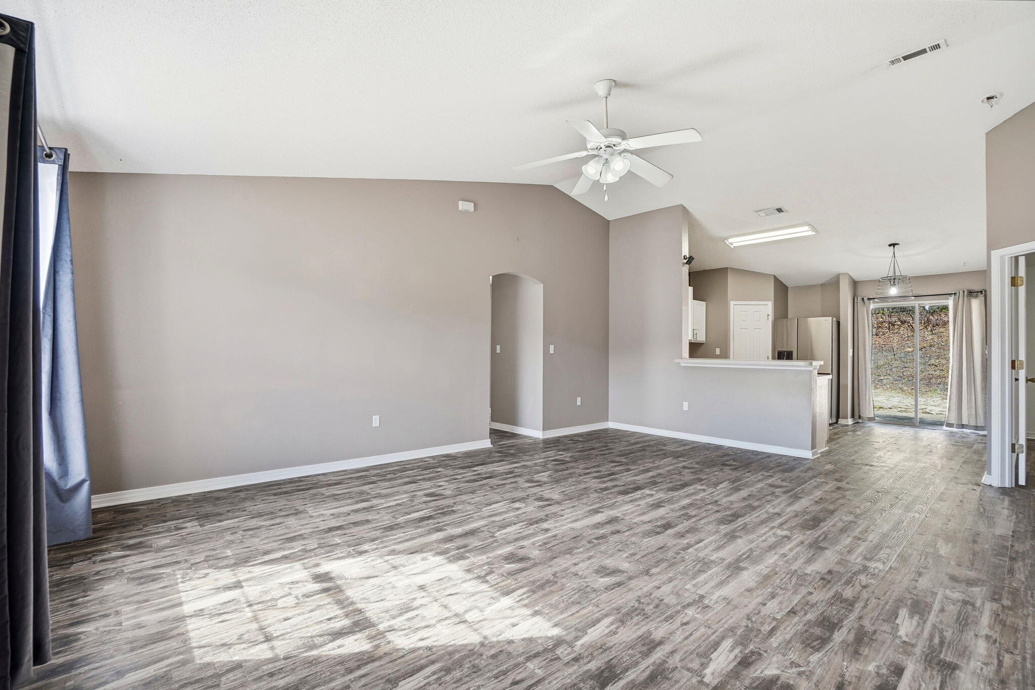 RIDGE CREST PH II LOT 17 BLK C - Residential