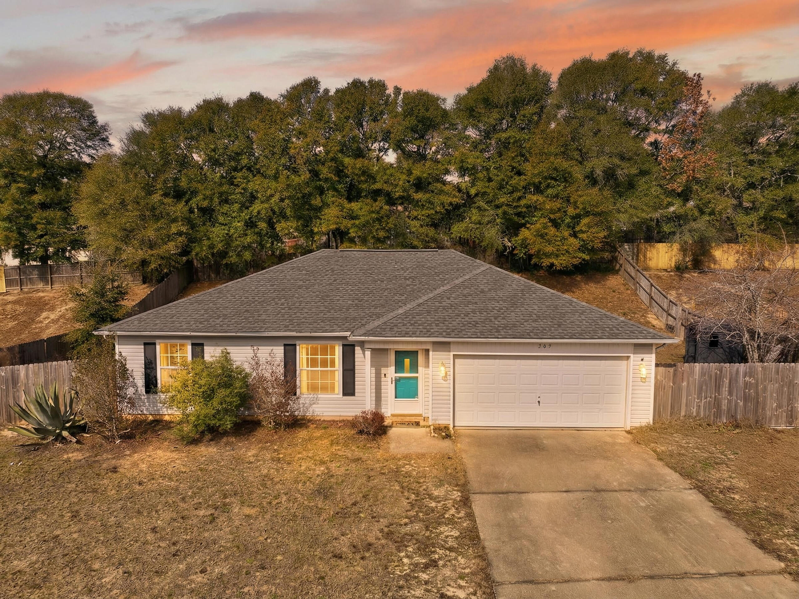 RIDGE CREST PH II LOT 17 BLK C - Residential