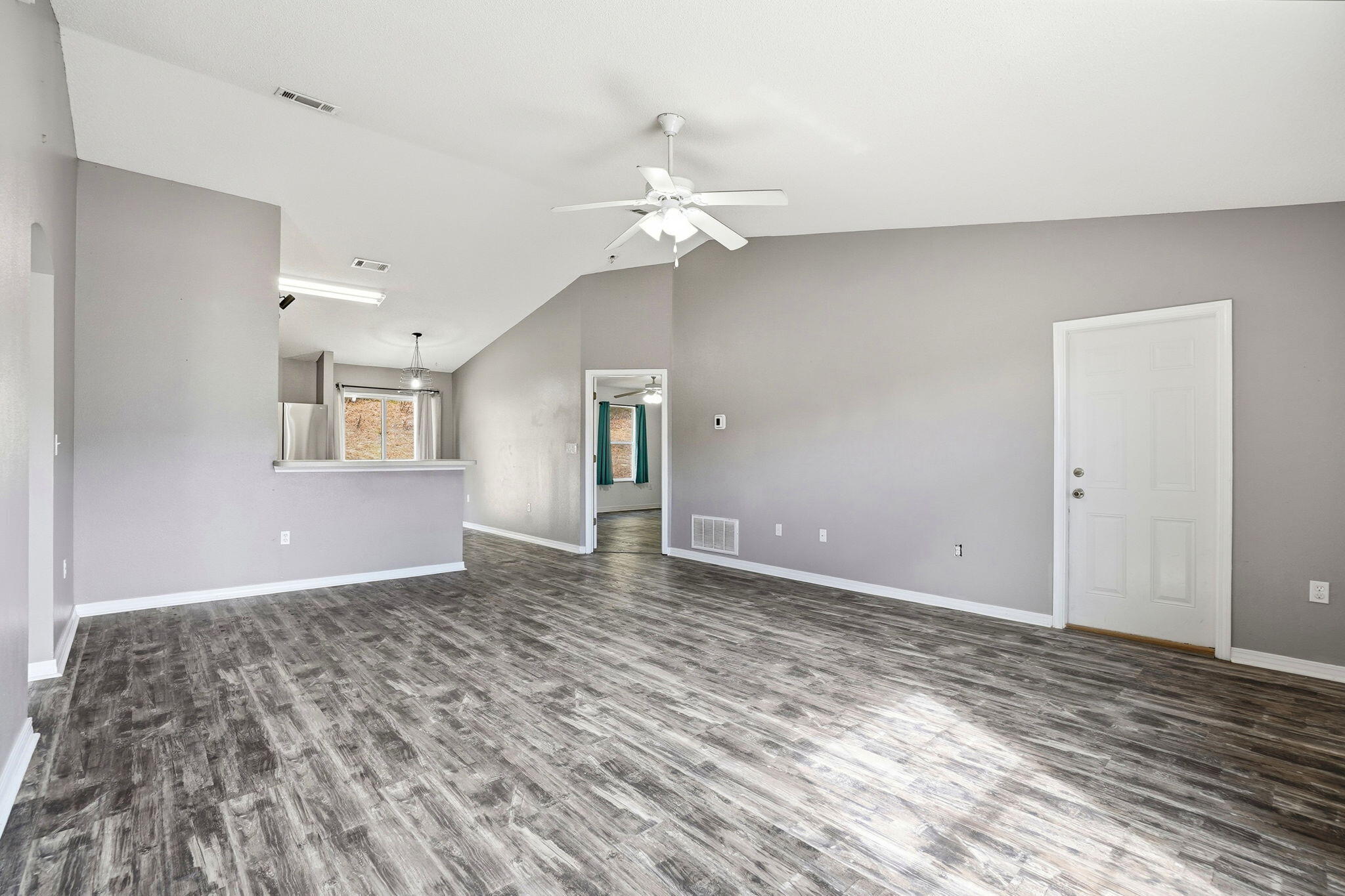 RIDGE CREST PH II LOT 17 BLK C - Residential