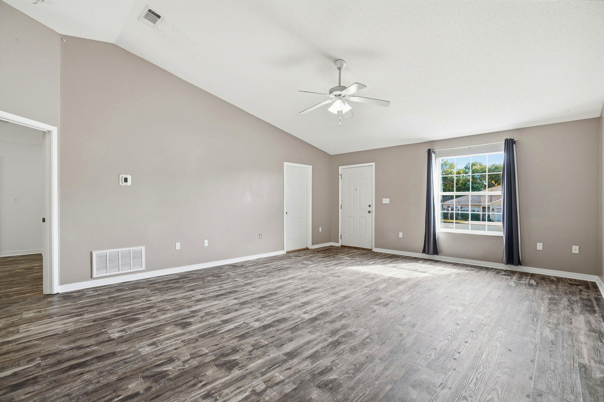 RIDGE CREST PH II LOT 17 BLK C - Residential