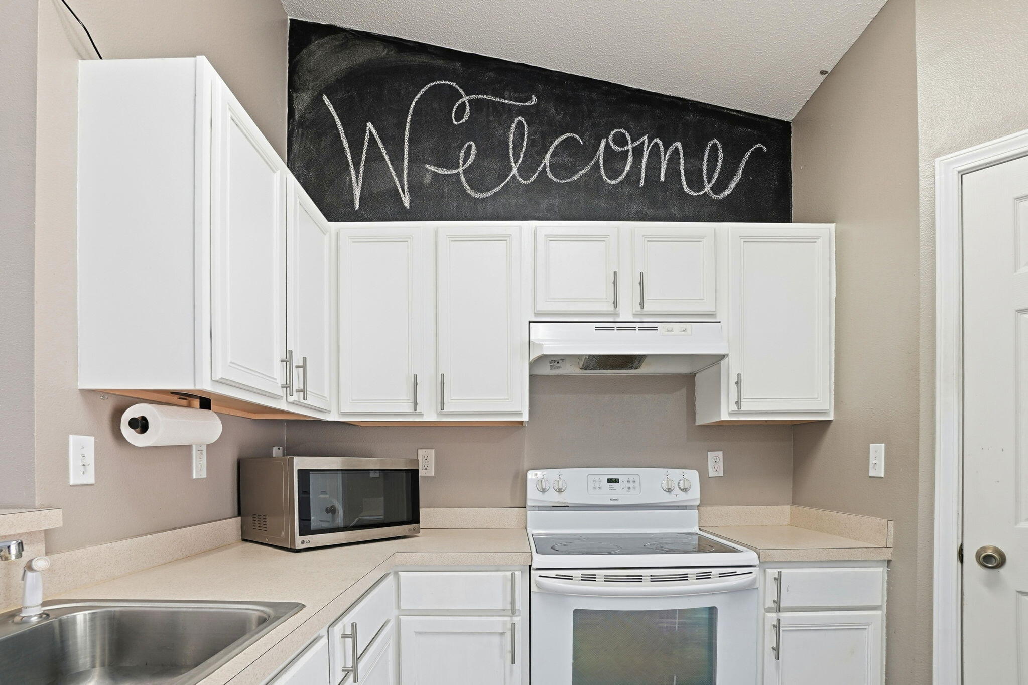 RIDGE CREST PH II LOT 17 BLK C - Residential