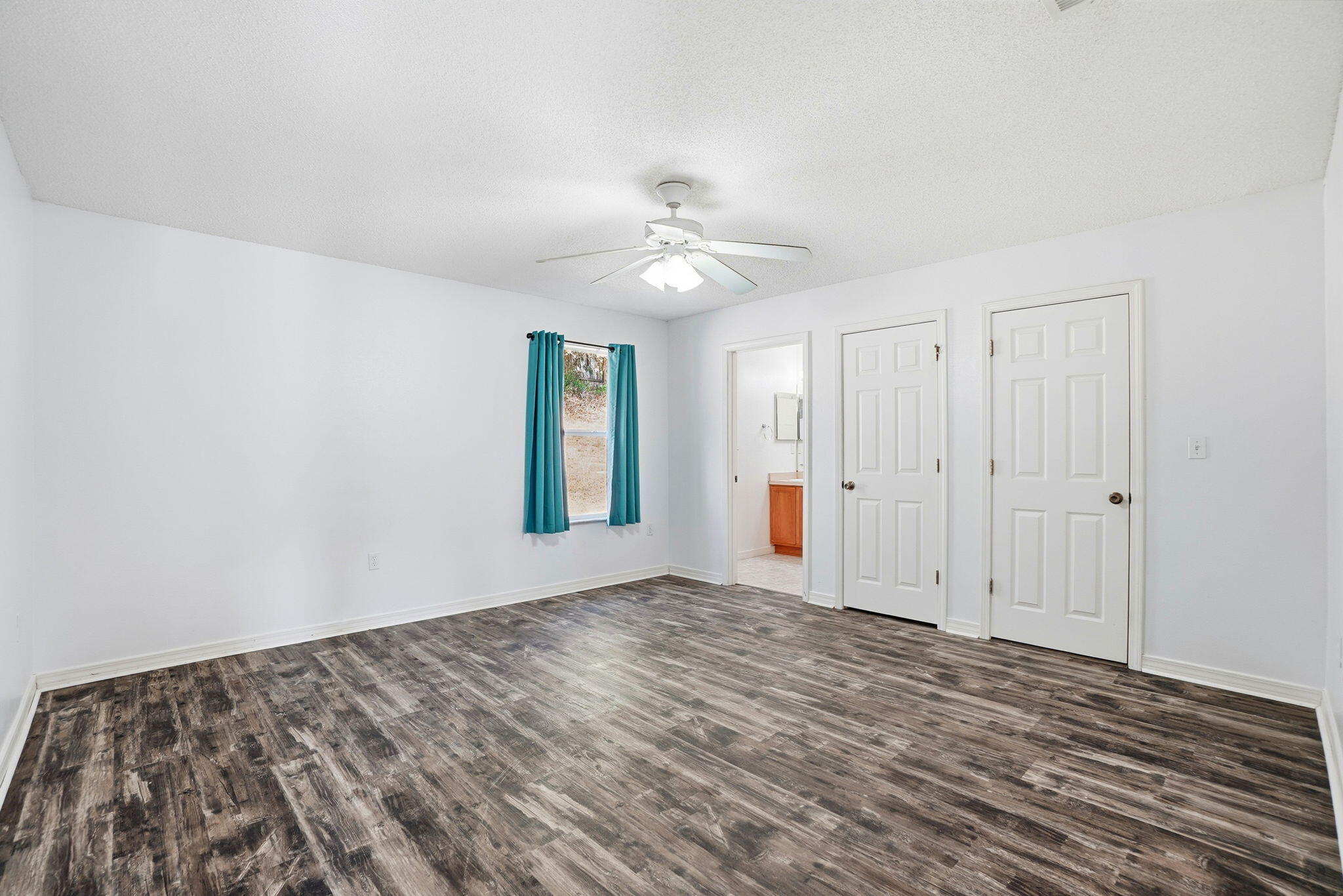 RIDGE CREST PH II LOT 17 BLK C - Residential