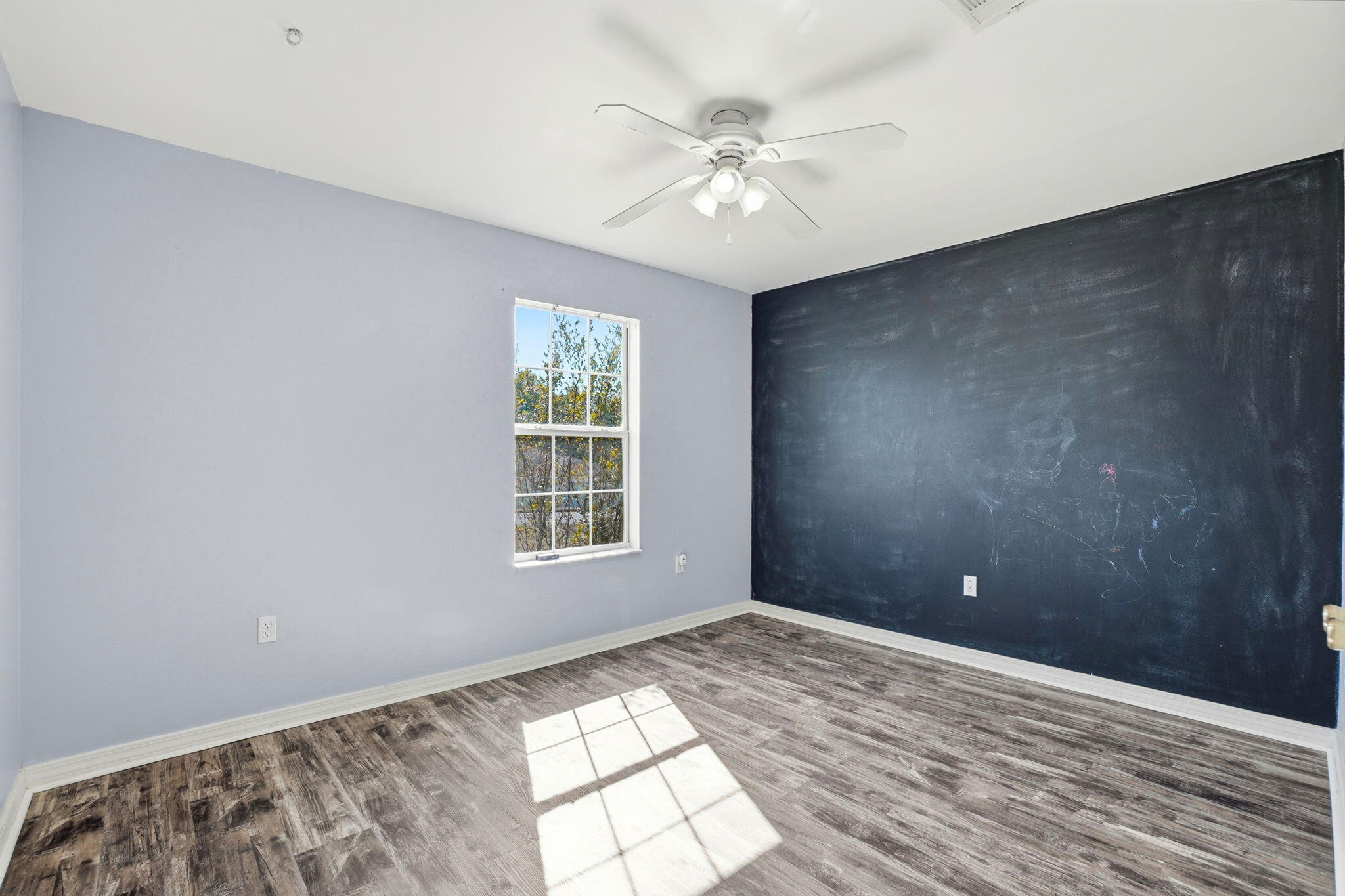 RIDGE CREST PH II LOT 17 BLK C - Residential