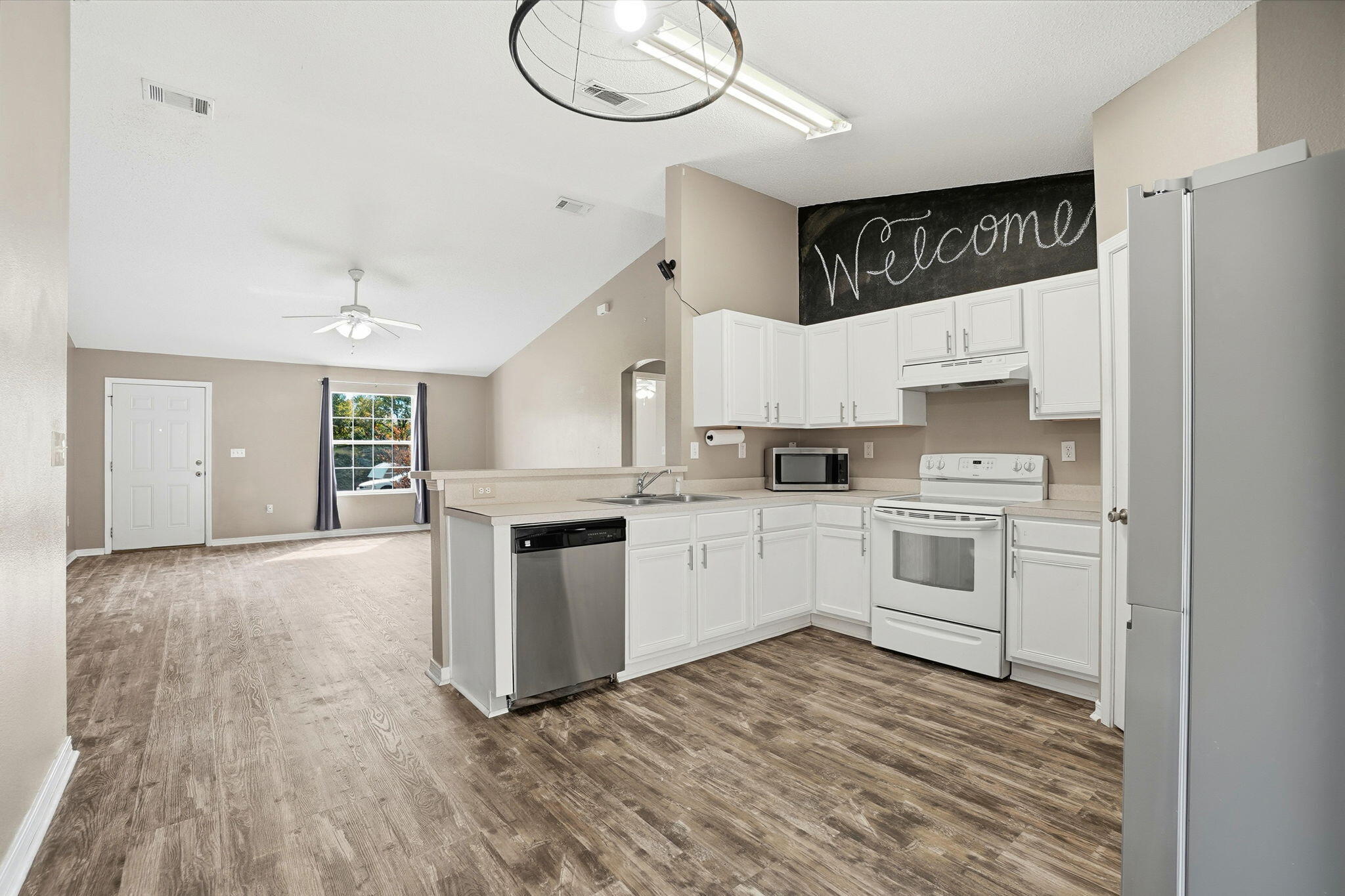 RIDGE CREST PH II LOT 17 BLK C - Residential