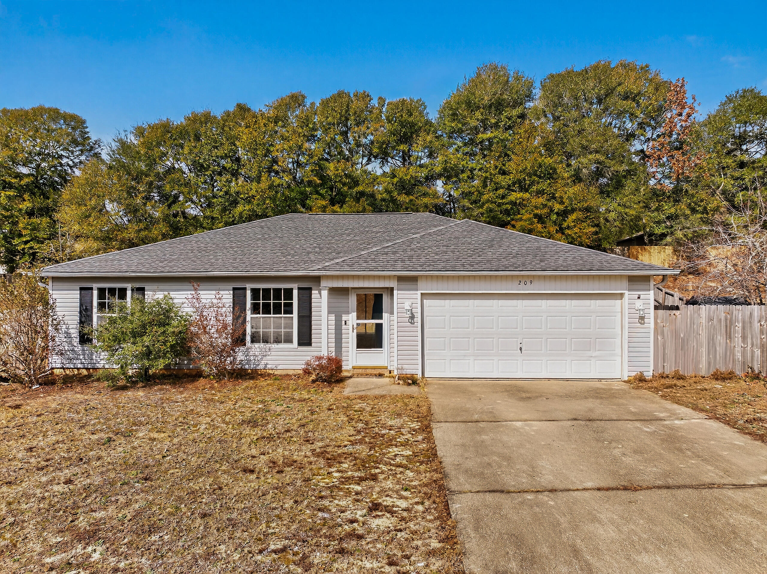 RIDGE CREST PH II LOT 17 BLK C - Residential