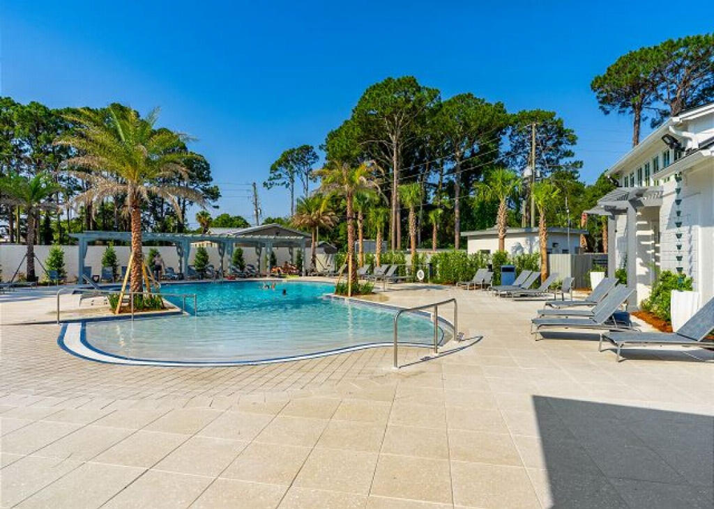 SANDESTIN BEACH VILLAS - Residential