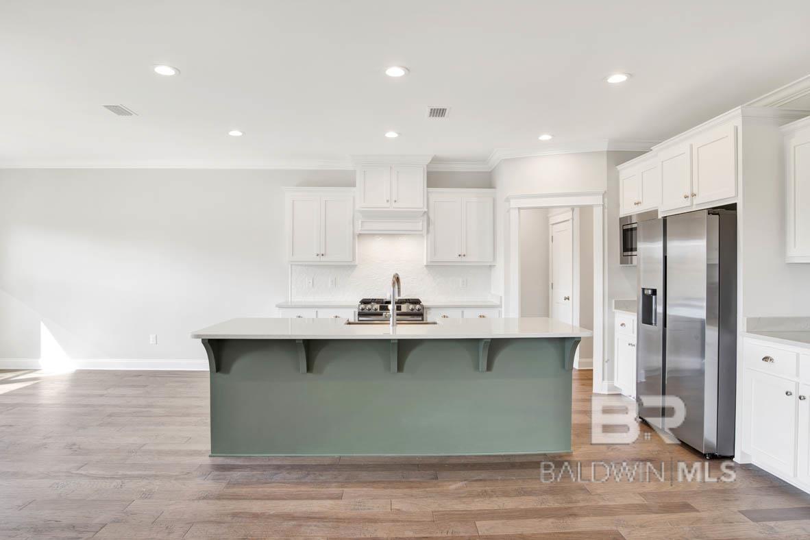 408 Bloomsbury Avenue