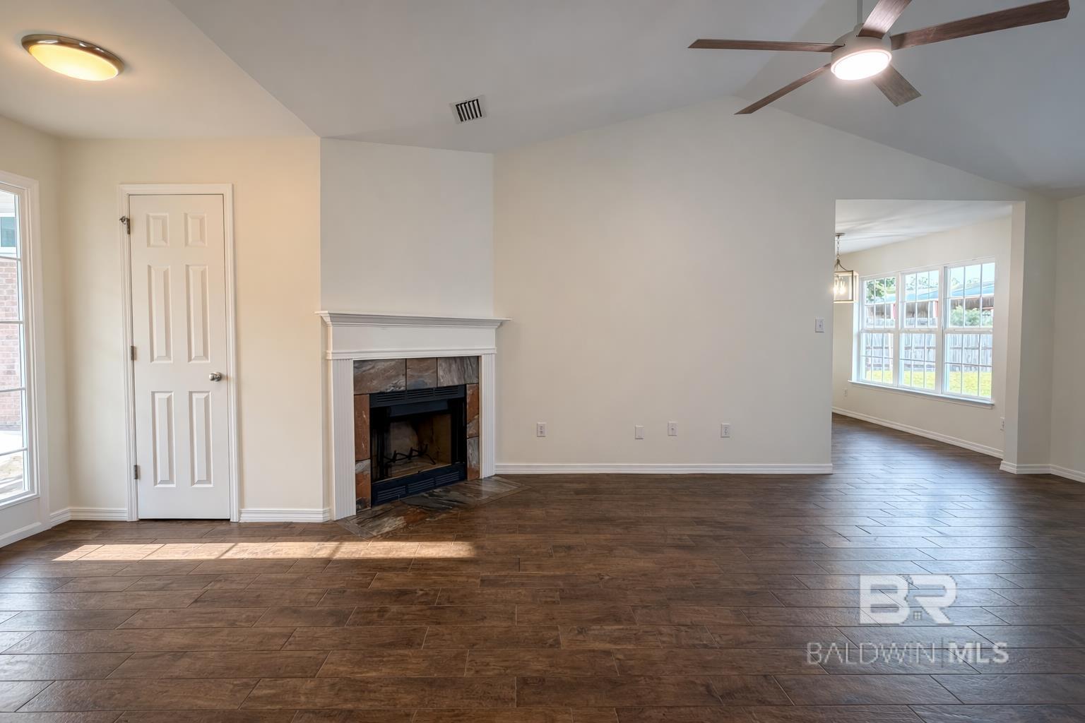 4588 Spinnaker Way