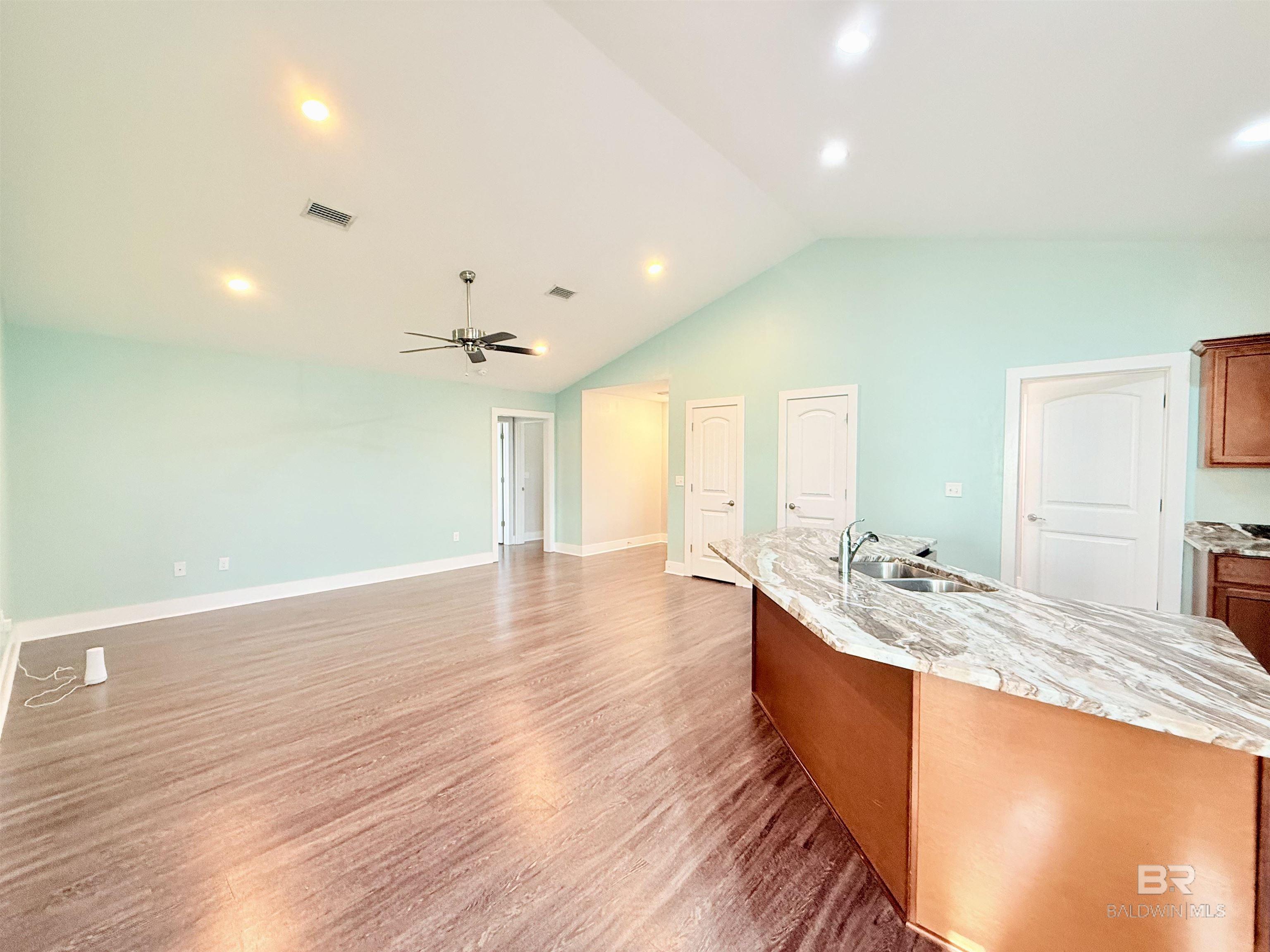 213 Lakefront Circle - Photo 3
