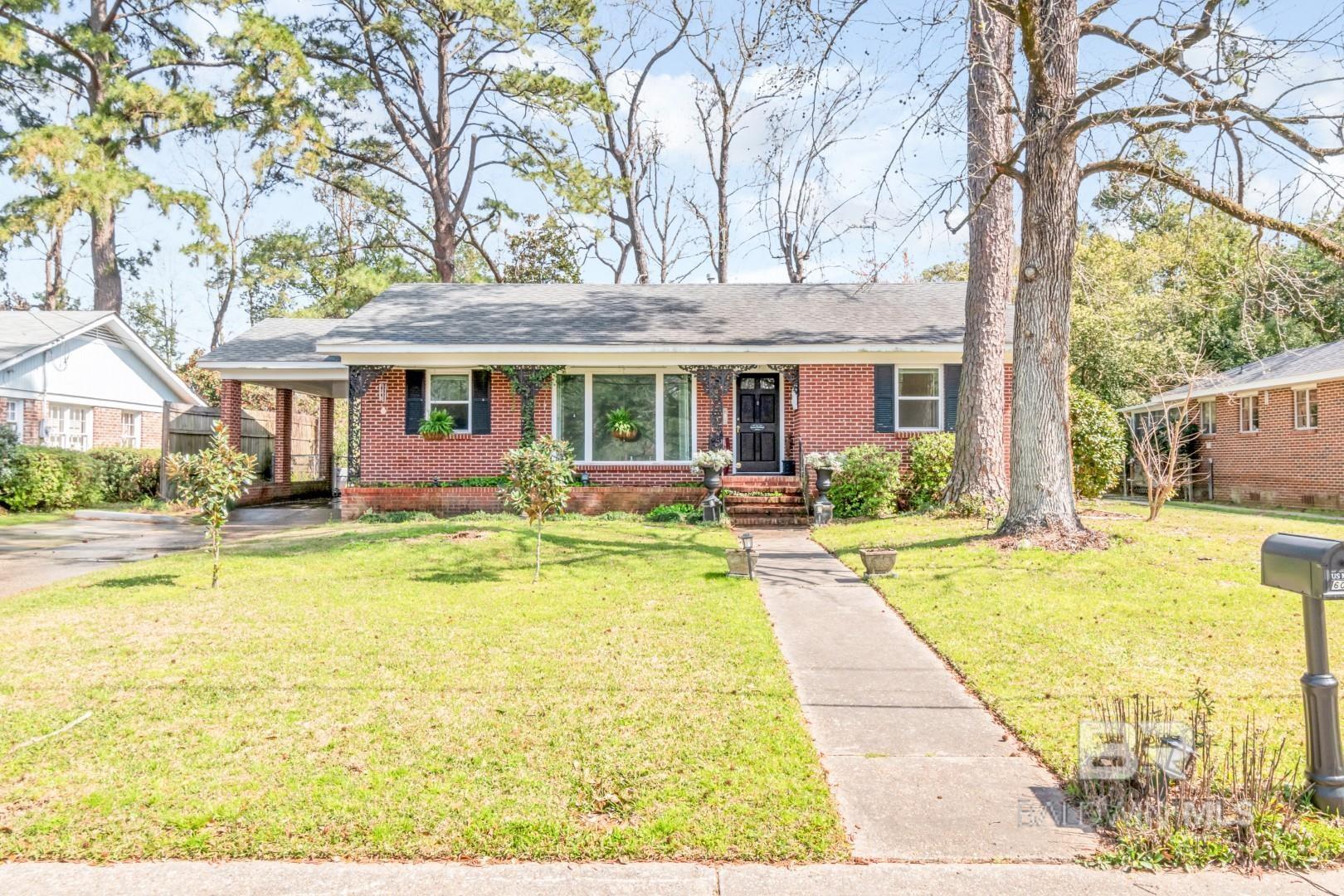 601 E Barksdale Drive

                                                                             Mobile                                

                                    , AL - $199,786
