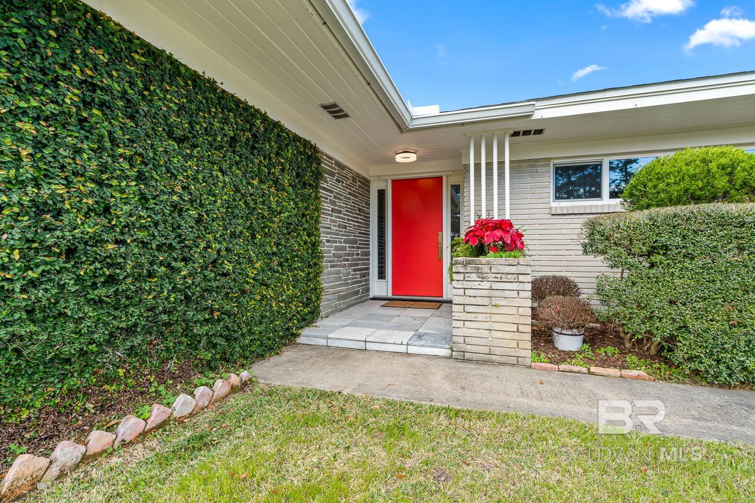 410 W Verbena Avenue - Photo 2