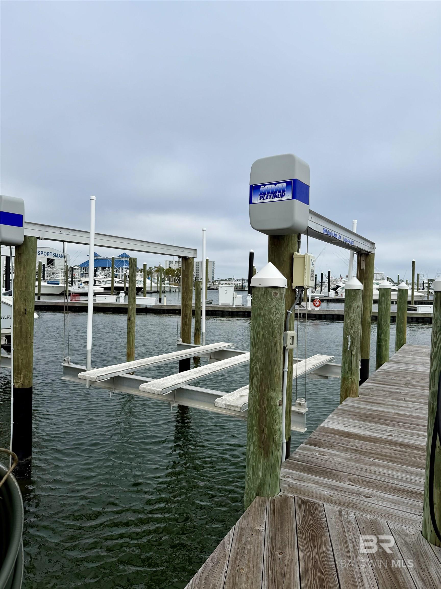 27800 Canal Road 403 & 404