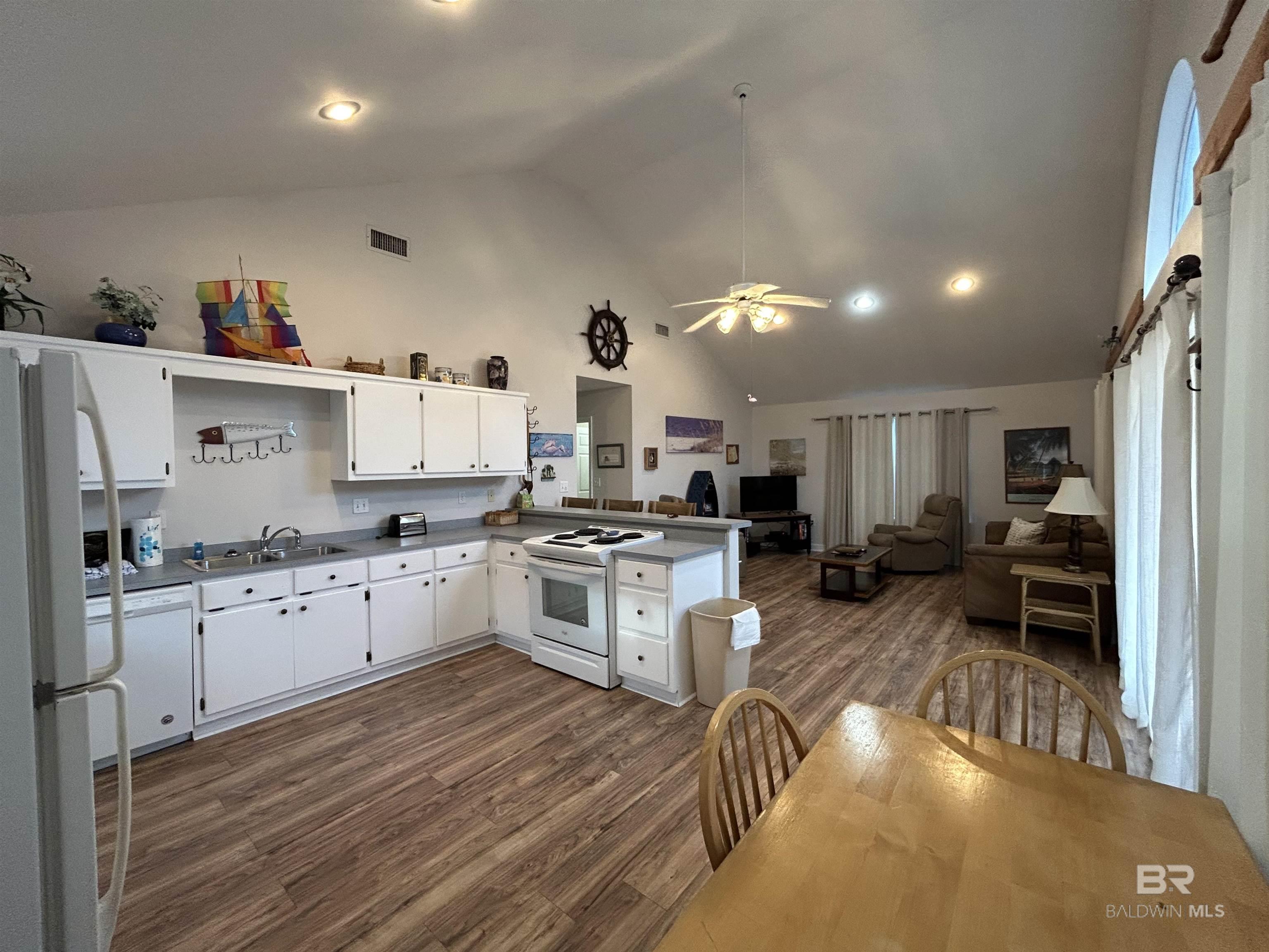 8941 Bonita Lane