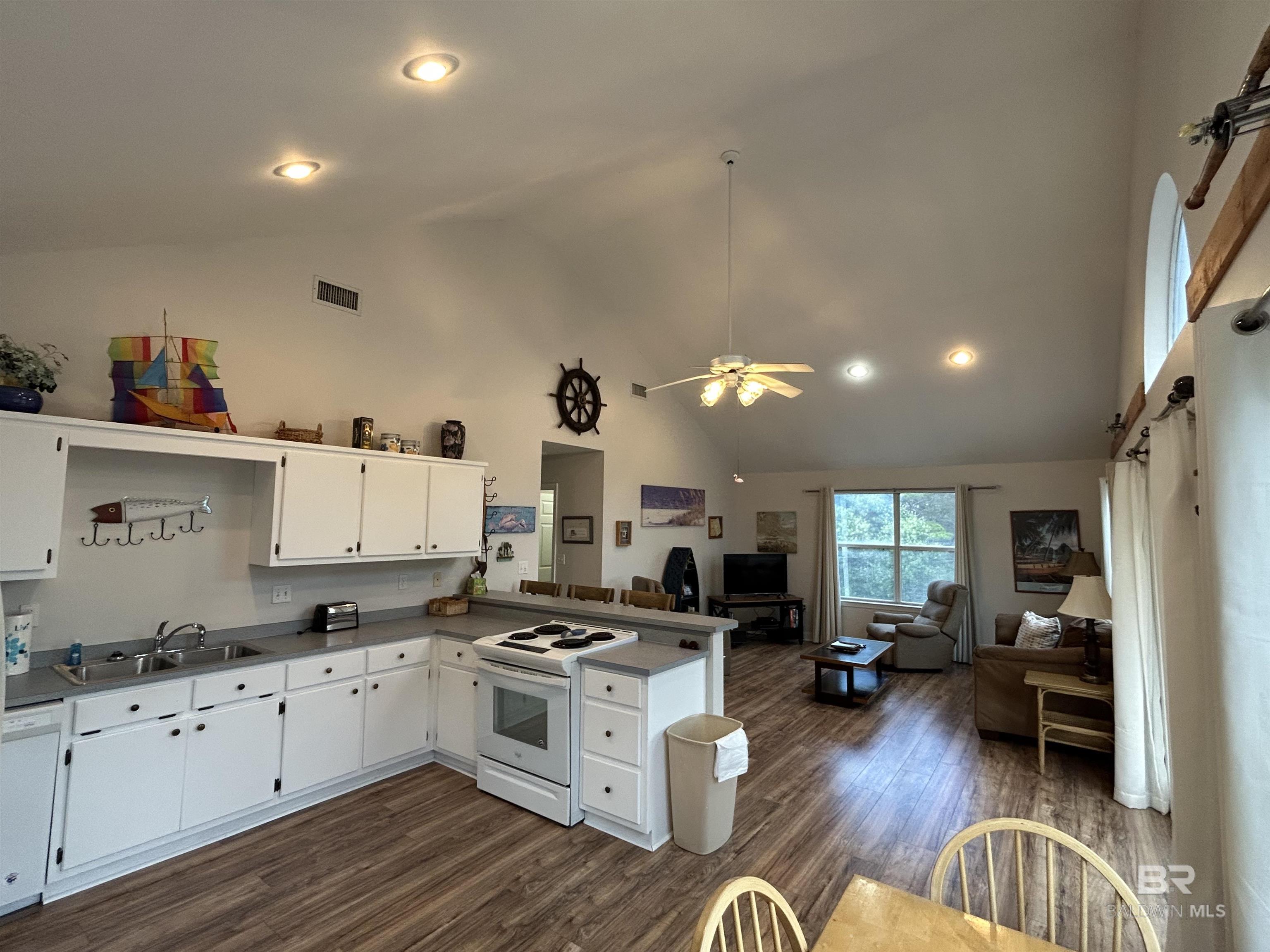 8941 Bonita Lane