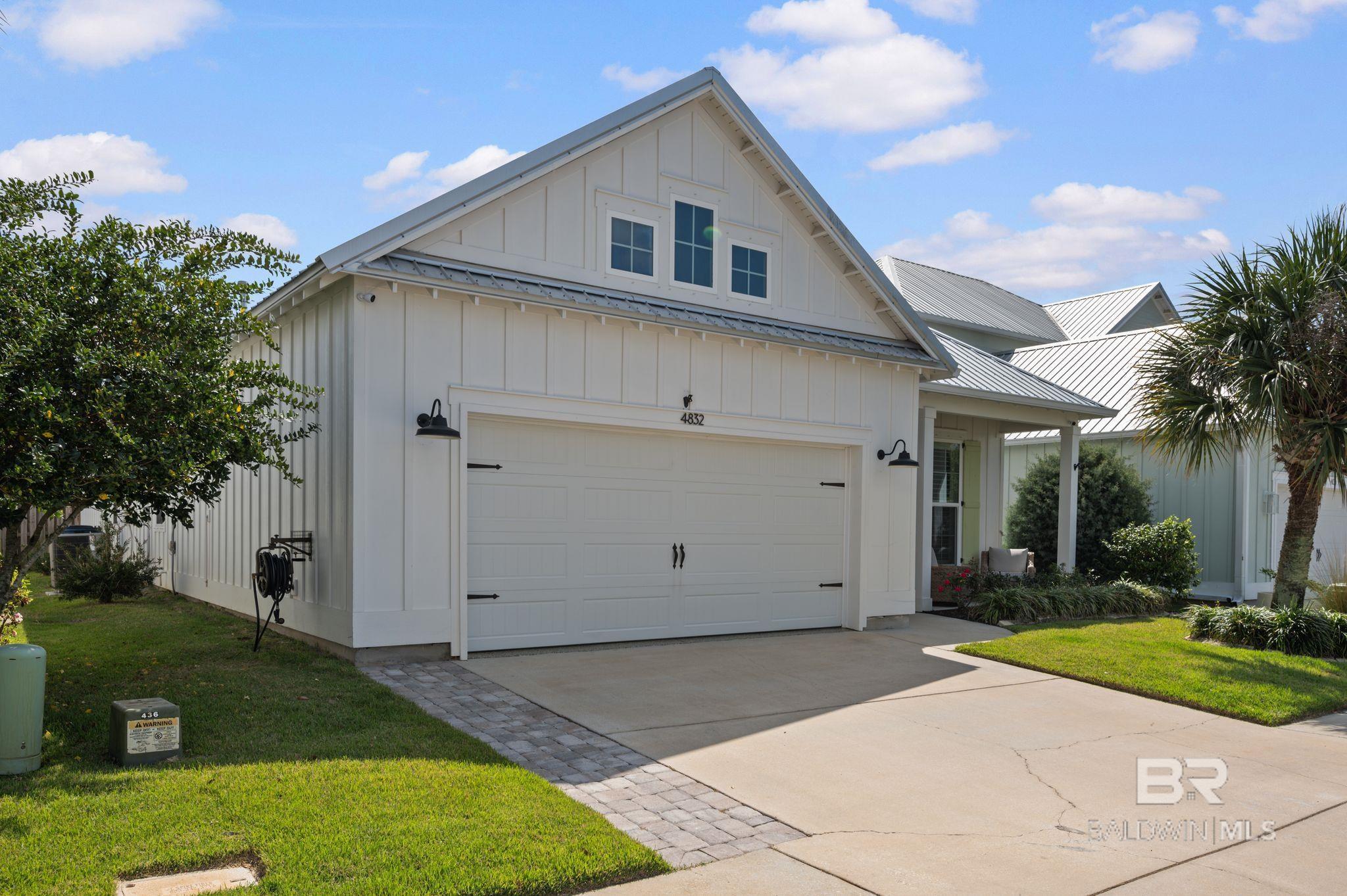 4832 E Cypress Loop