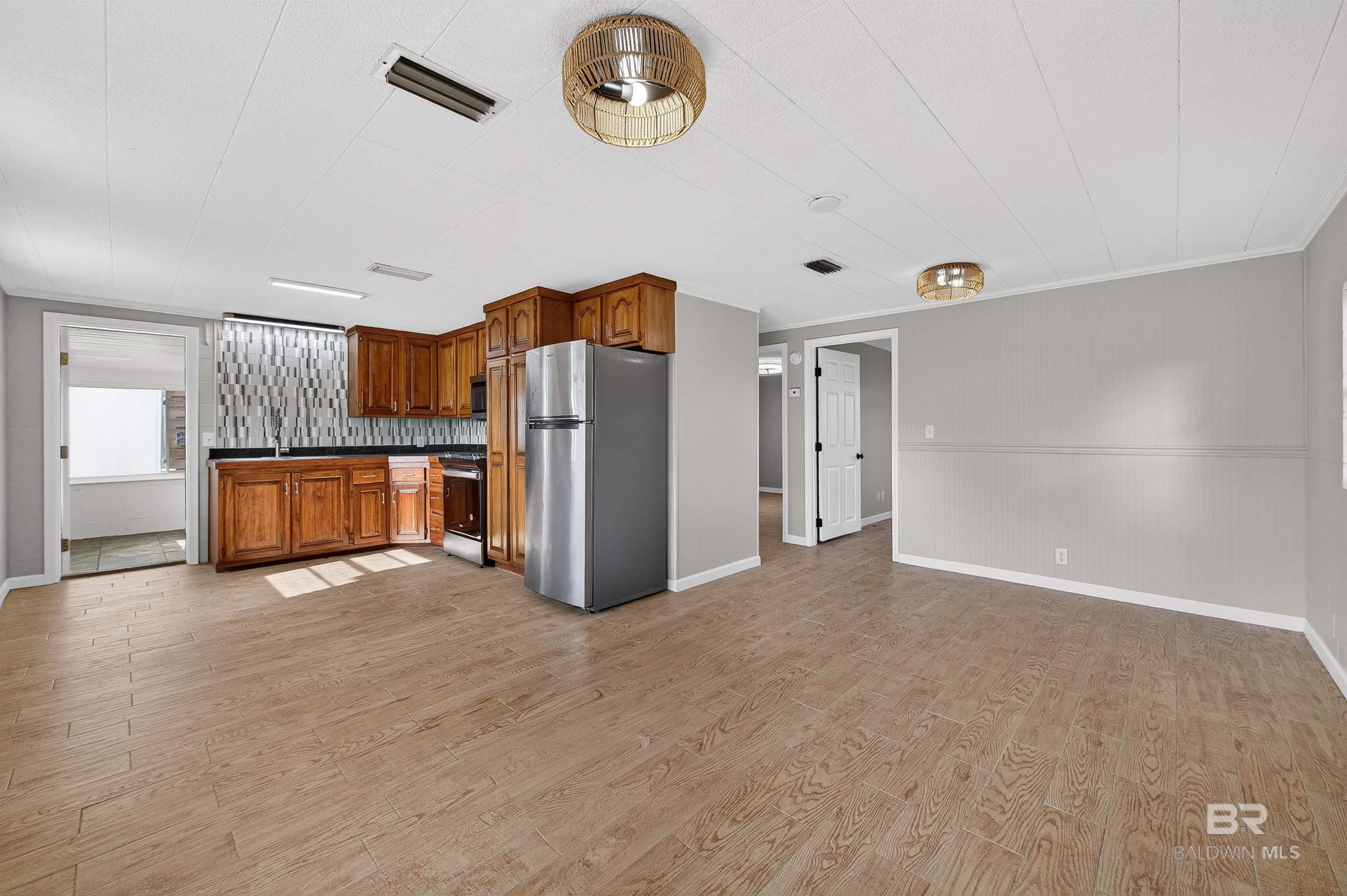 5560 Bay la Launch Avenue