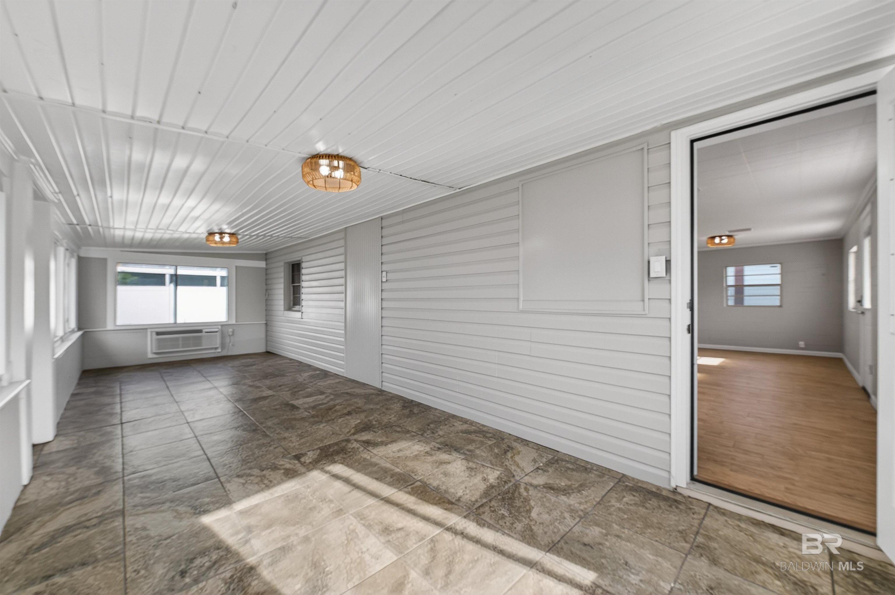 5560 Bay la Launch Avenue